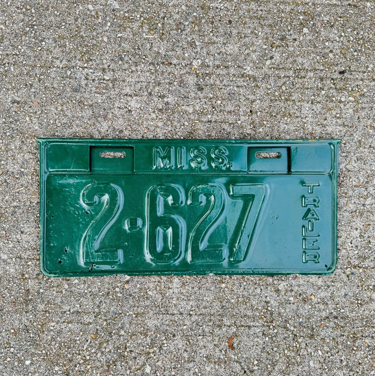 Photo of a 1933 Mississippi Trailer License Plate Auto Tag Garage Decor Vintage Slots 2 627