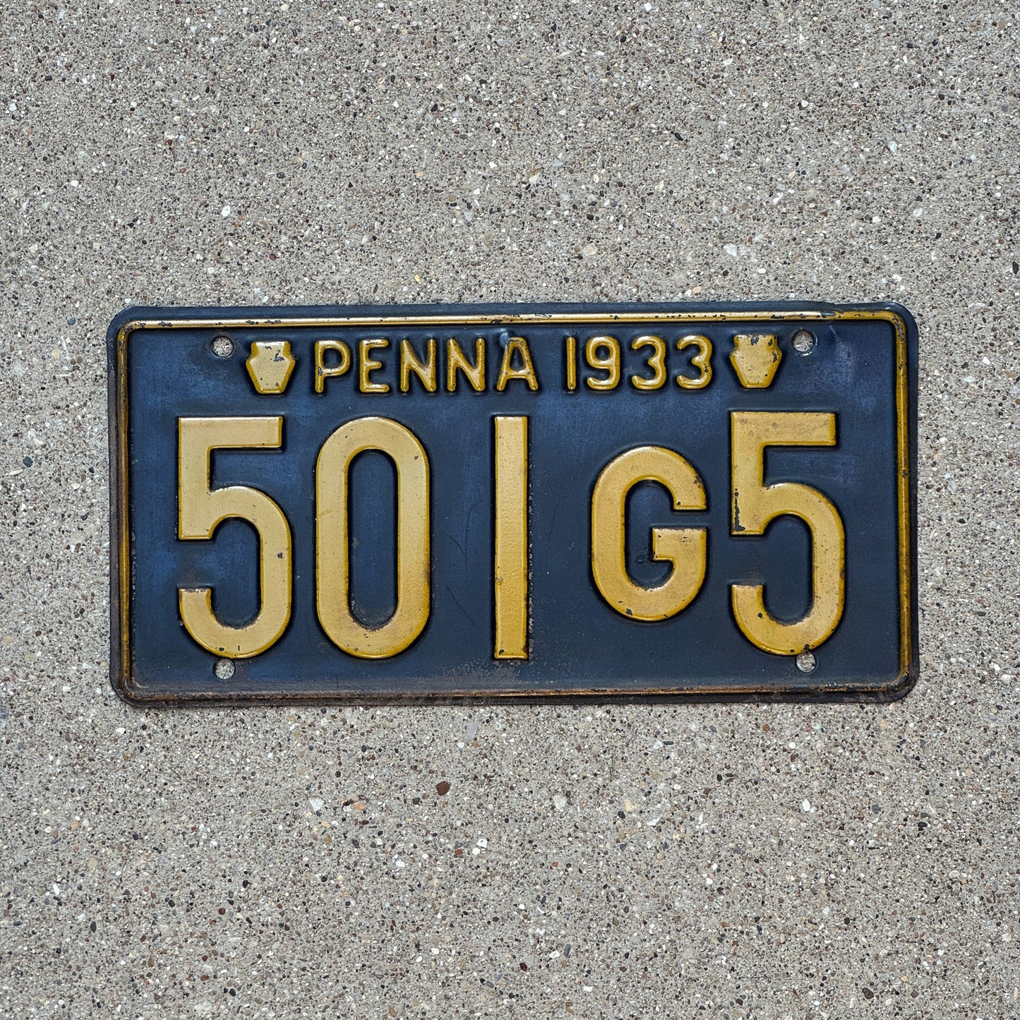 Photo of a 1933 Pennsylvania License Plate Auto Tag Garage Decor Vintage 501 G5