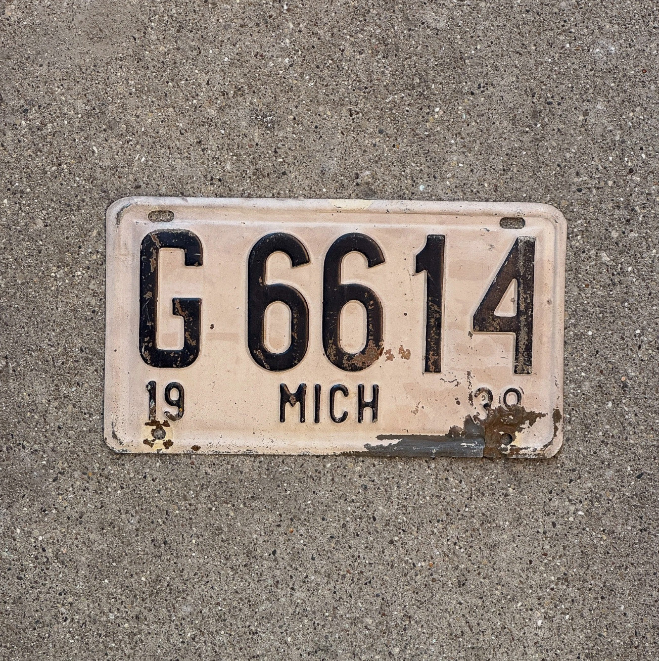 Photo of a 1939 Michigan License Plate Auto Tag Garage Decor Vintage G 6614