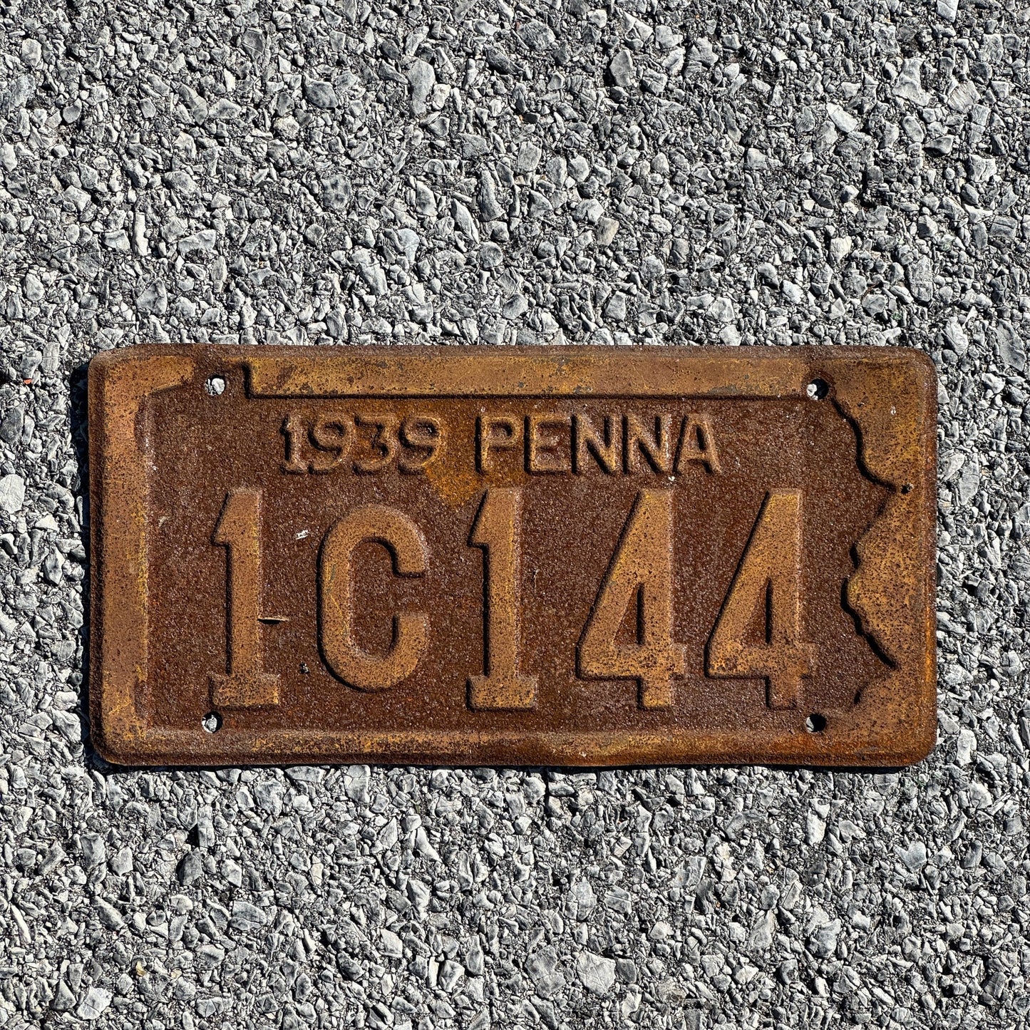 Photo of a 1939 Pennsylvania License Plate Auto Tag Garage Decor Vintage 1C144