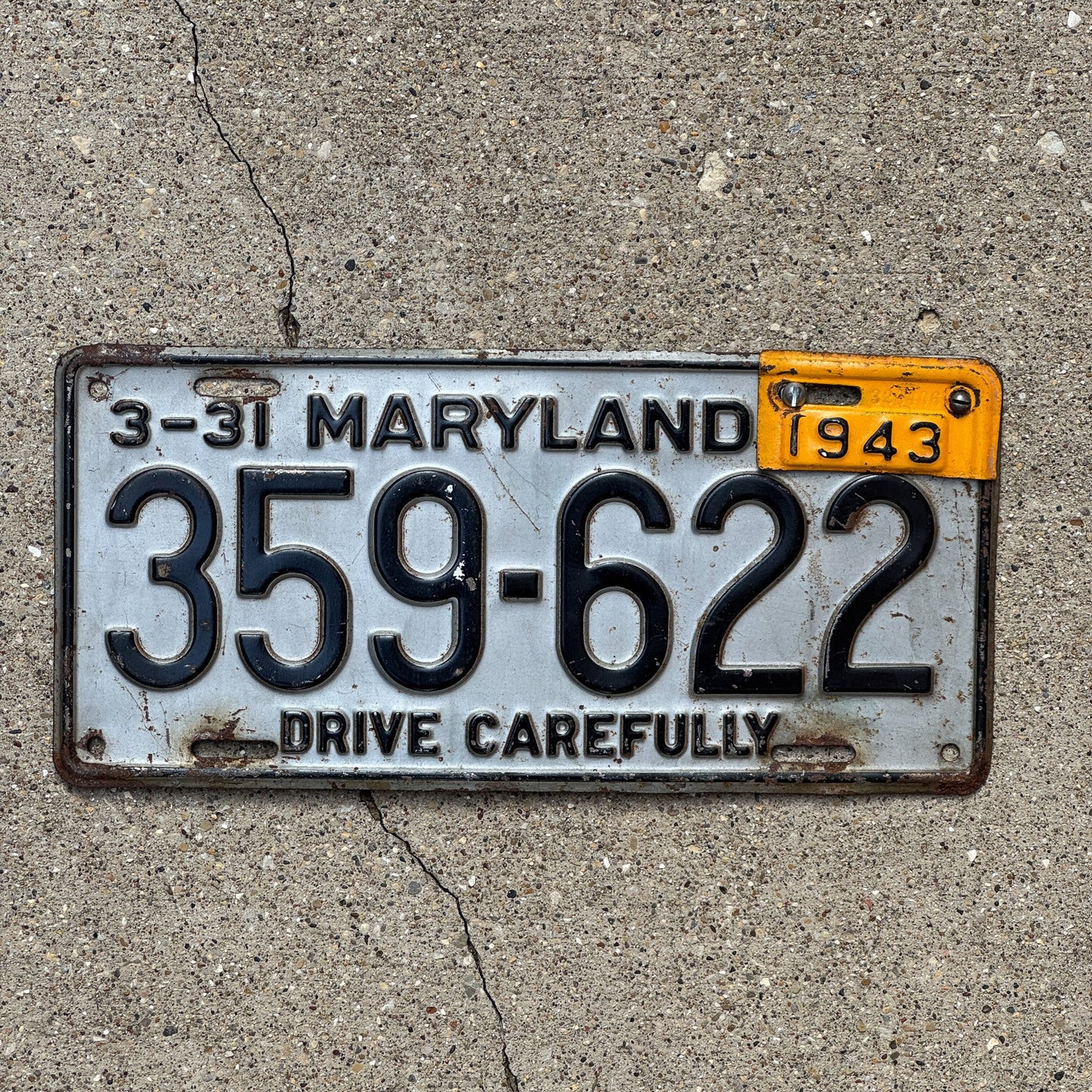 Photo of a 1942 1943 Maryland License Plate Auto Tag Garage Decor Vintage 359 622