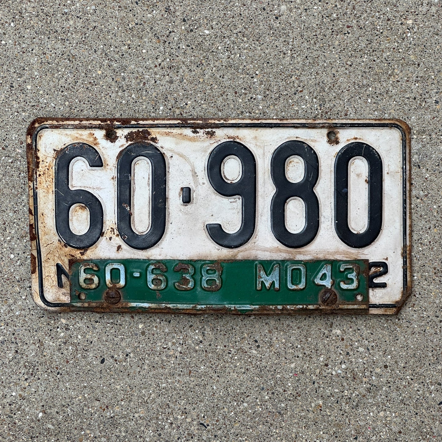 Photo of a 1942 1943 Missouri License Plate Auto Tag Garage Decor Vintage 60 980