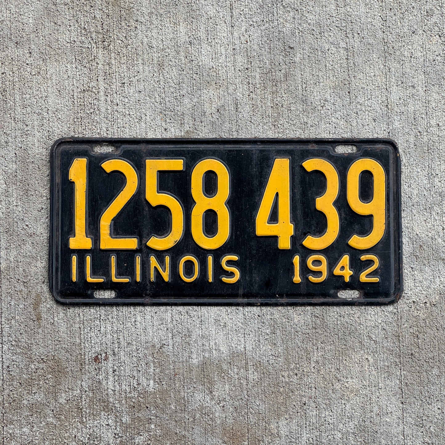 Photo of a 1942 Illinois License Plate Auto Tag Garage Decor Vintage 1 258 439 with original patina