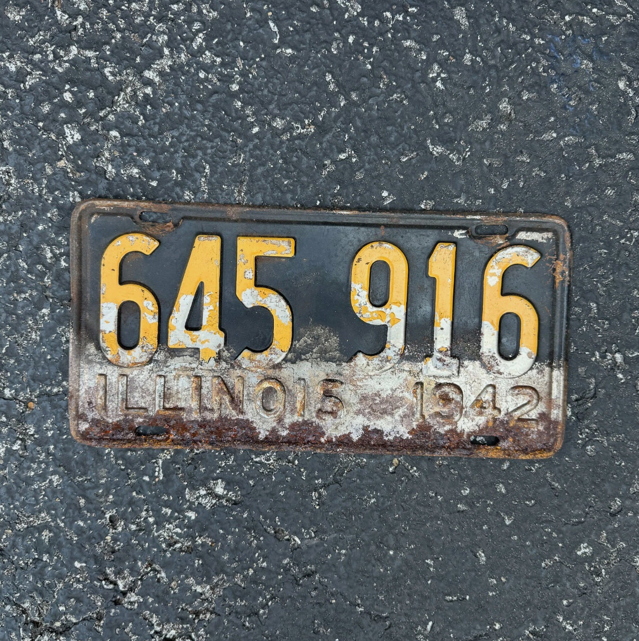 Photo of a 1942 Illinois License Plate Auto Tag Garage Decor Vintage 645 916