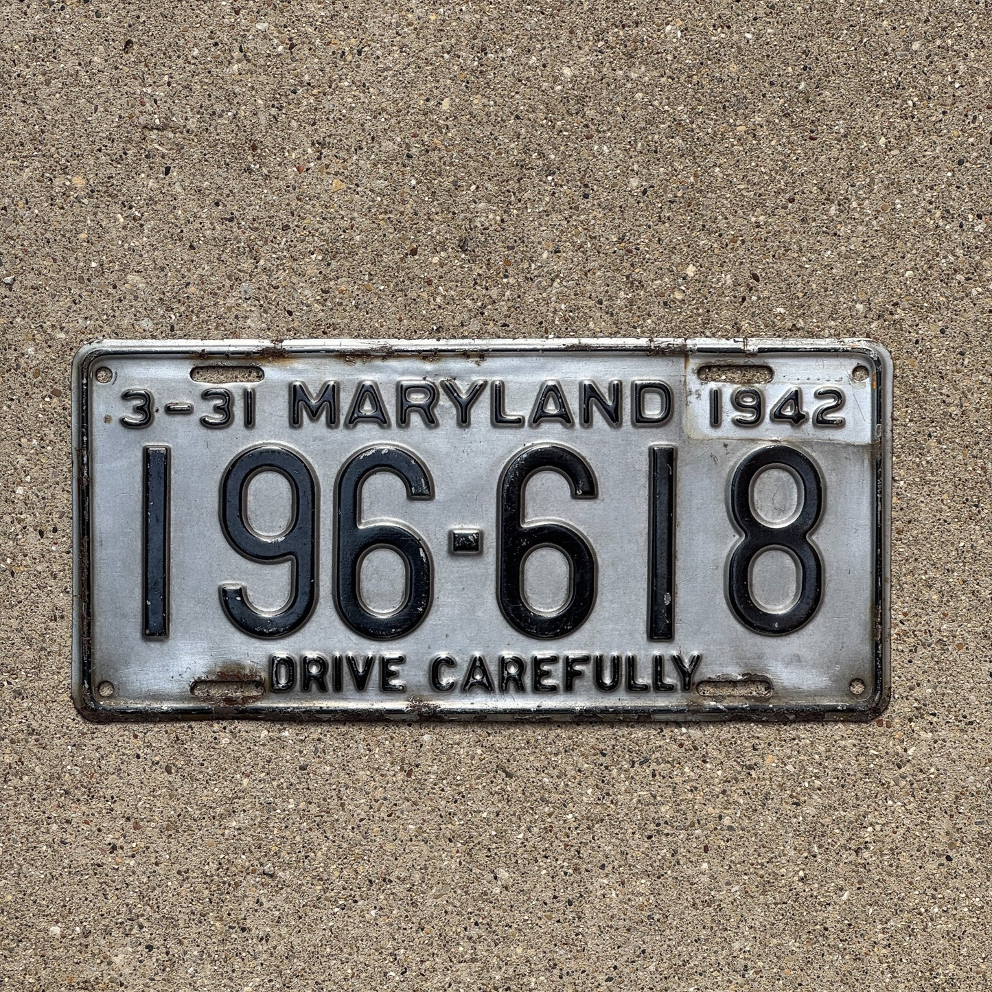 Photo of a 1942 Maryland License Plate Auto Tag Garage Decor Vintage 196 618