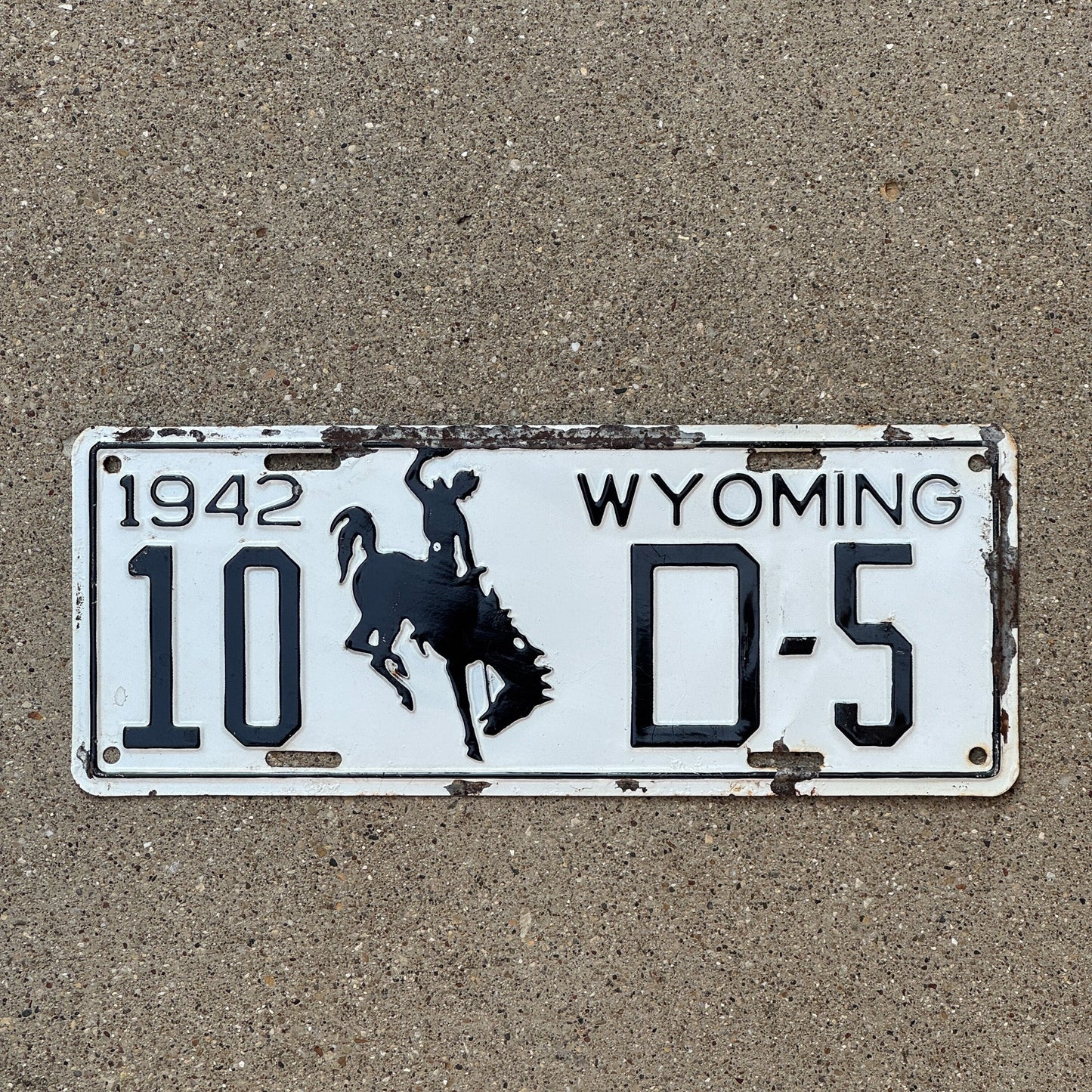 Photo of a 1942 Wyoming Dealer License Plate Auto Tag Garage Decor Vintage 10 D 5