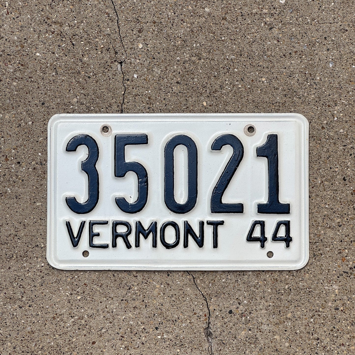 Photo of a 1944 Vermont License Plate Auto Tag Garage Decor Vintage 35021