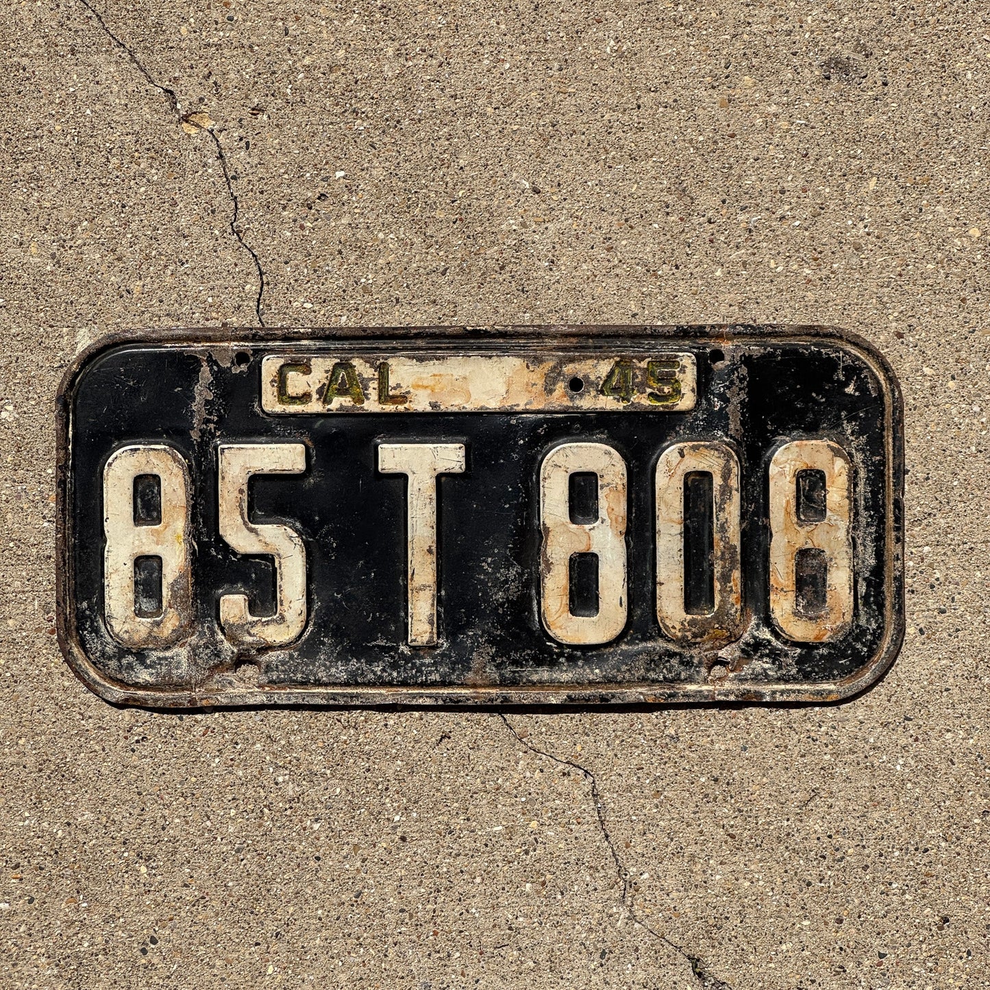 Photo of a 1945 California License Plate Auto Tag Garage Decor Vintage 85 T 808