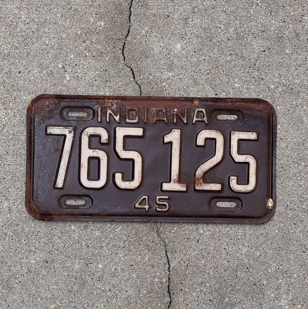 Photo of a 1945 Indiana License Plate Auto Tag Garage Decor Vintage 765 125