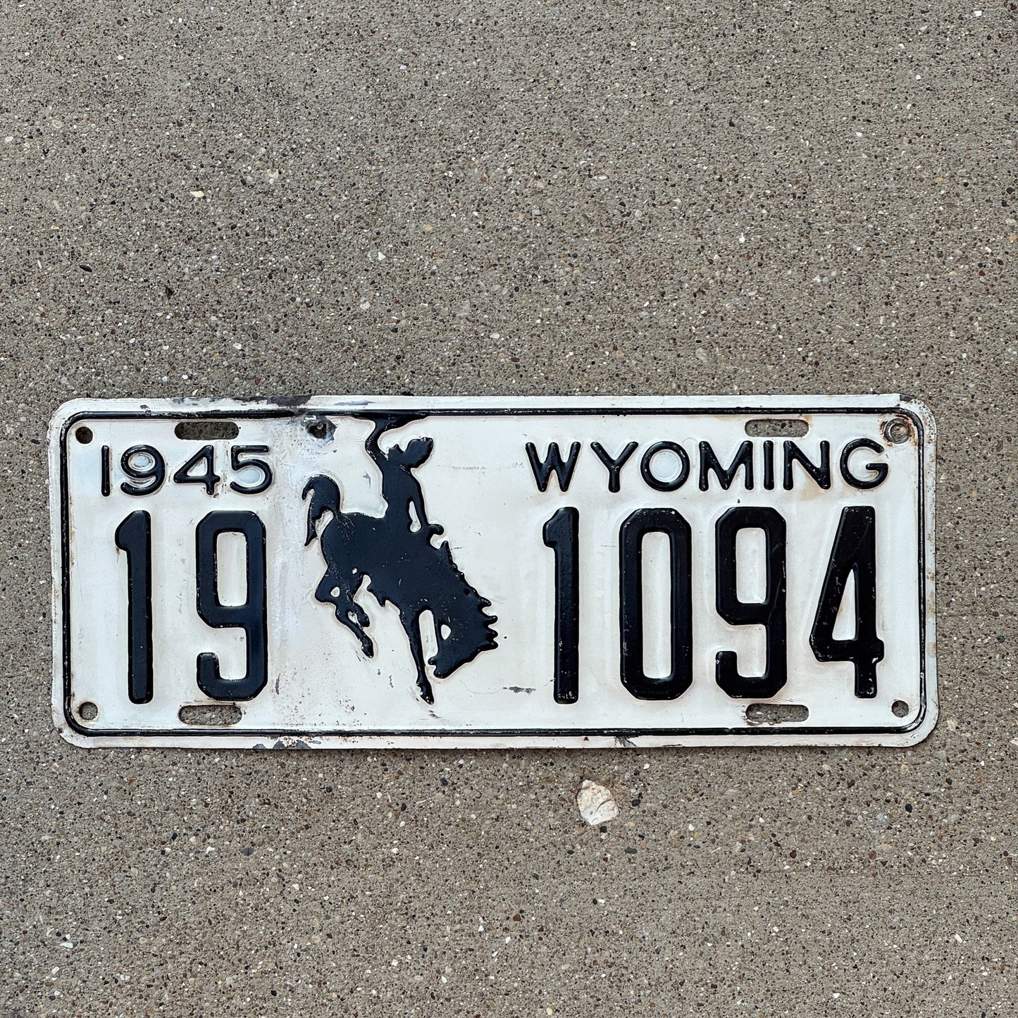Photo of a 1945 Wyoming License Plate Auto Tag Garage Decor Vintage 19 1094