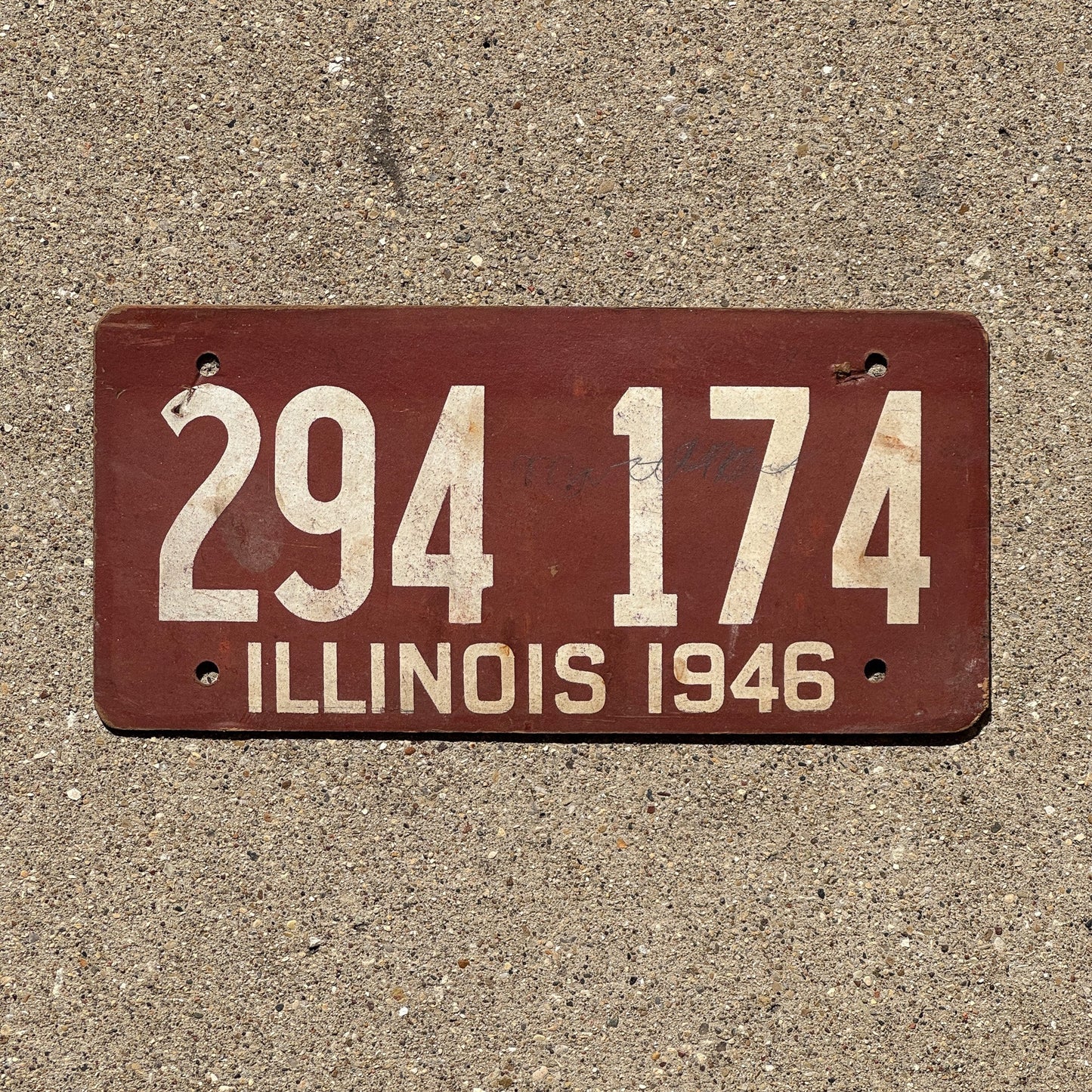 Photo of a 1946 Illinois Fiber Board Soy License Plate Auto Tag Garage Decor Vintage 294 174