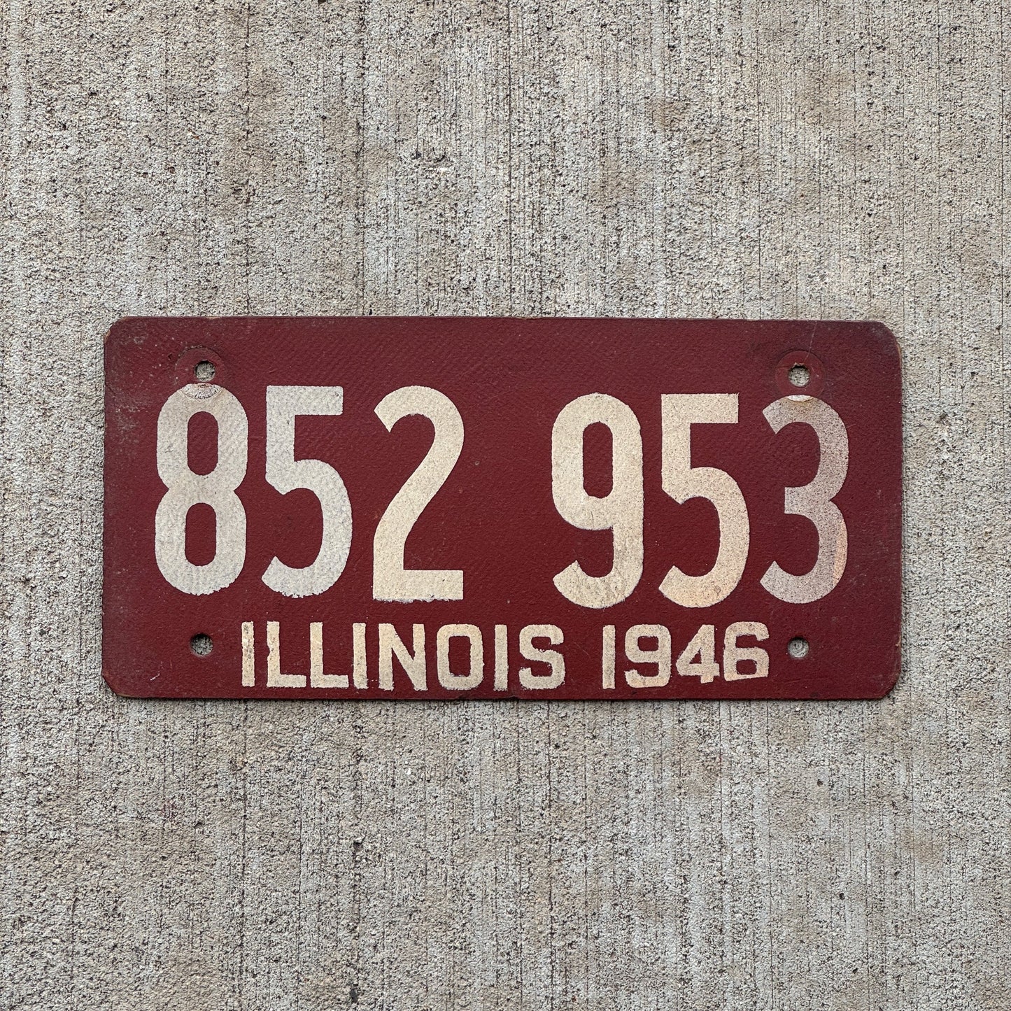 Photo of a 1946 Illinois Fiberboard License Plate Auto Tag Garage Decor Vintage 852 953