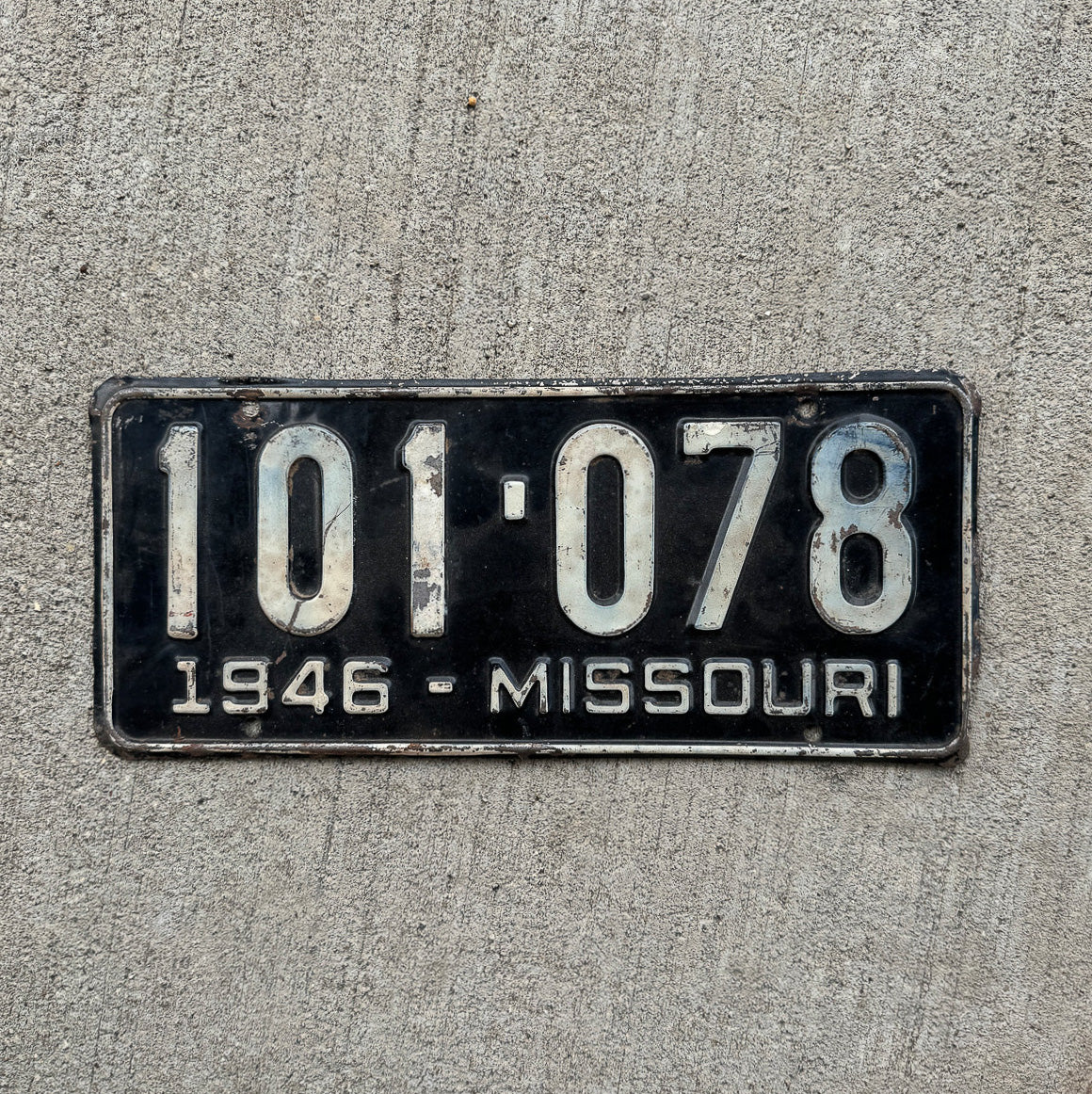 Photo of a 1946 Missouri License Plate Auto Tag Garage Decor Vintage 101 078 with original patina
