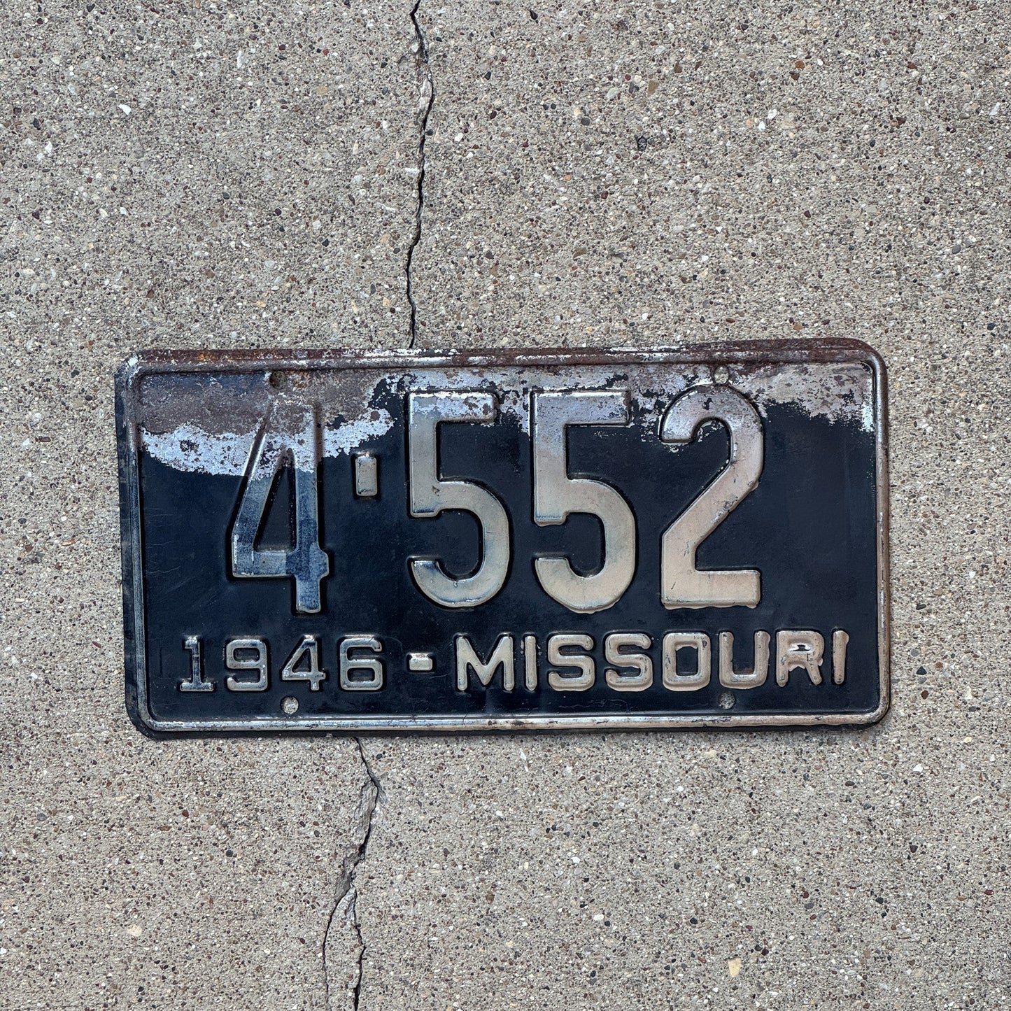 Photo of a 1946 Missouri License Plate Auto Tag Garage Decor Vintage Four Digit 4552