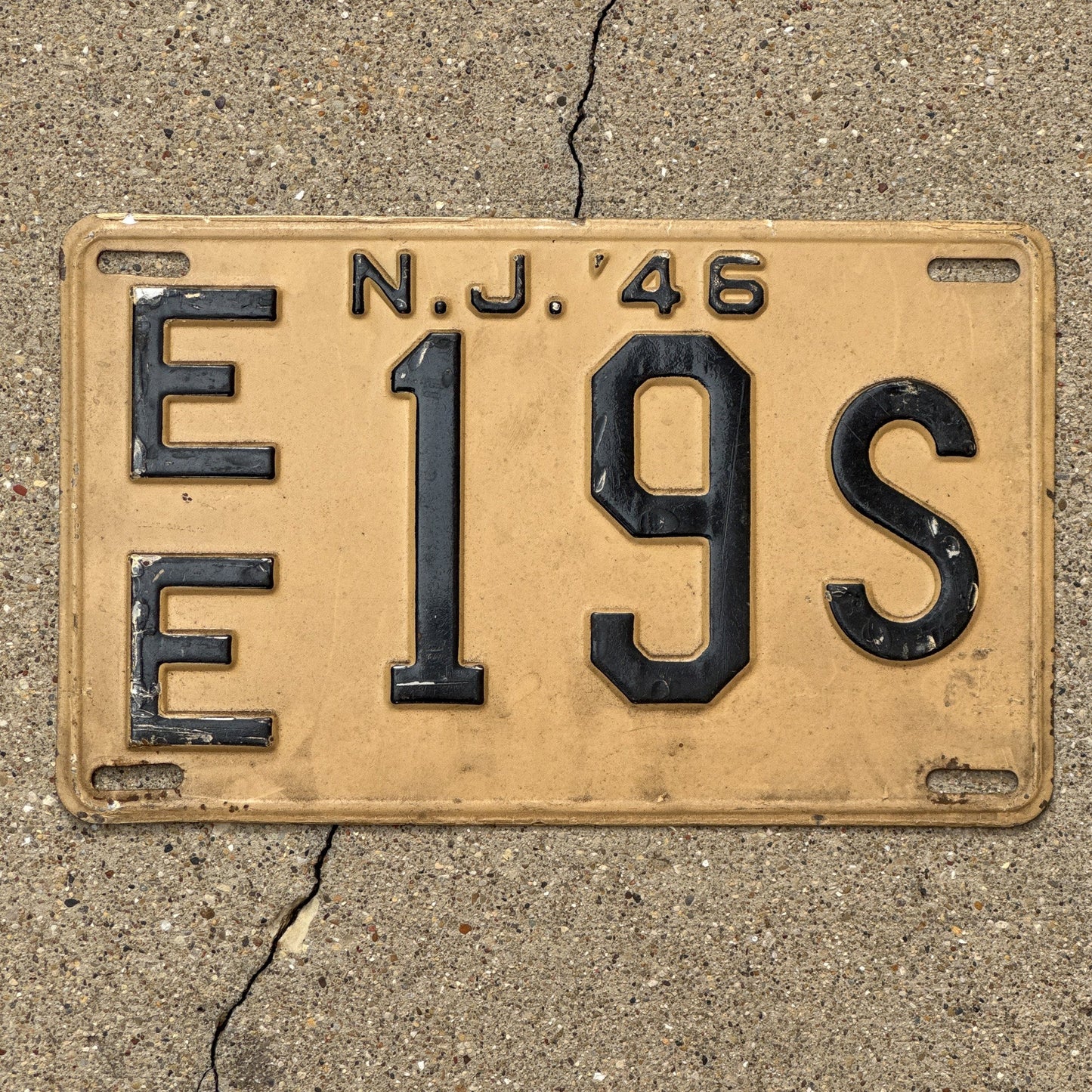 Photo of a 1946 New Jersey License Plate Auto Tag Garage Decor Vintage EE 19 S