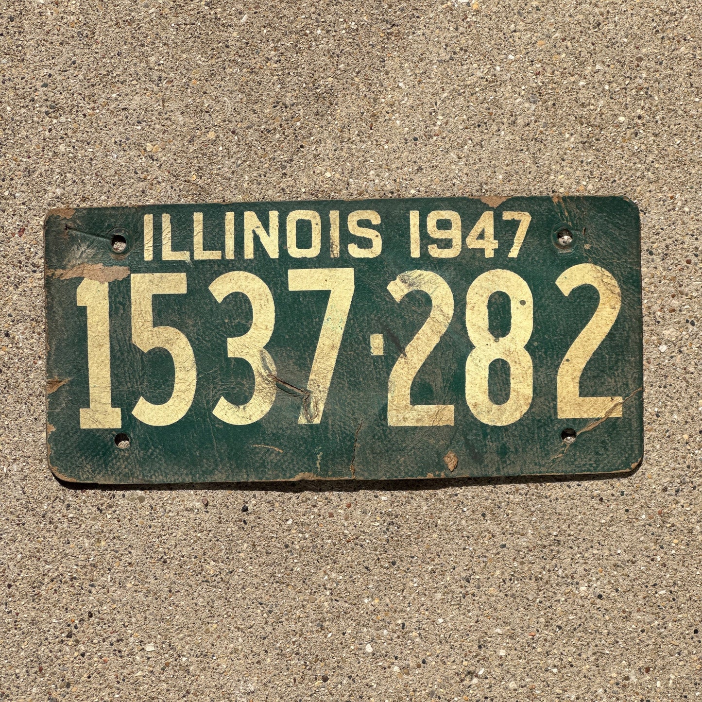 Photo of a 1947 Illinois Fiber Board Soy License Plate Auto Tag Garage Decor Vintage 1537 282