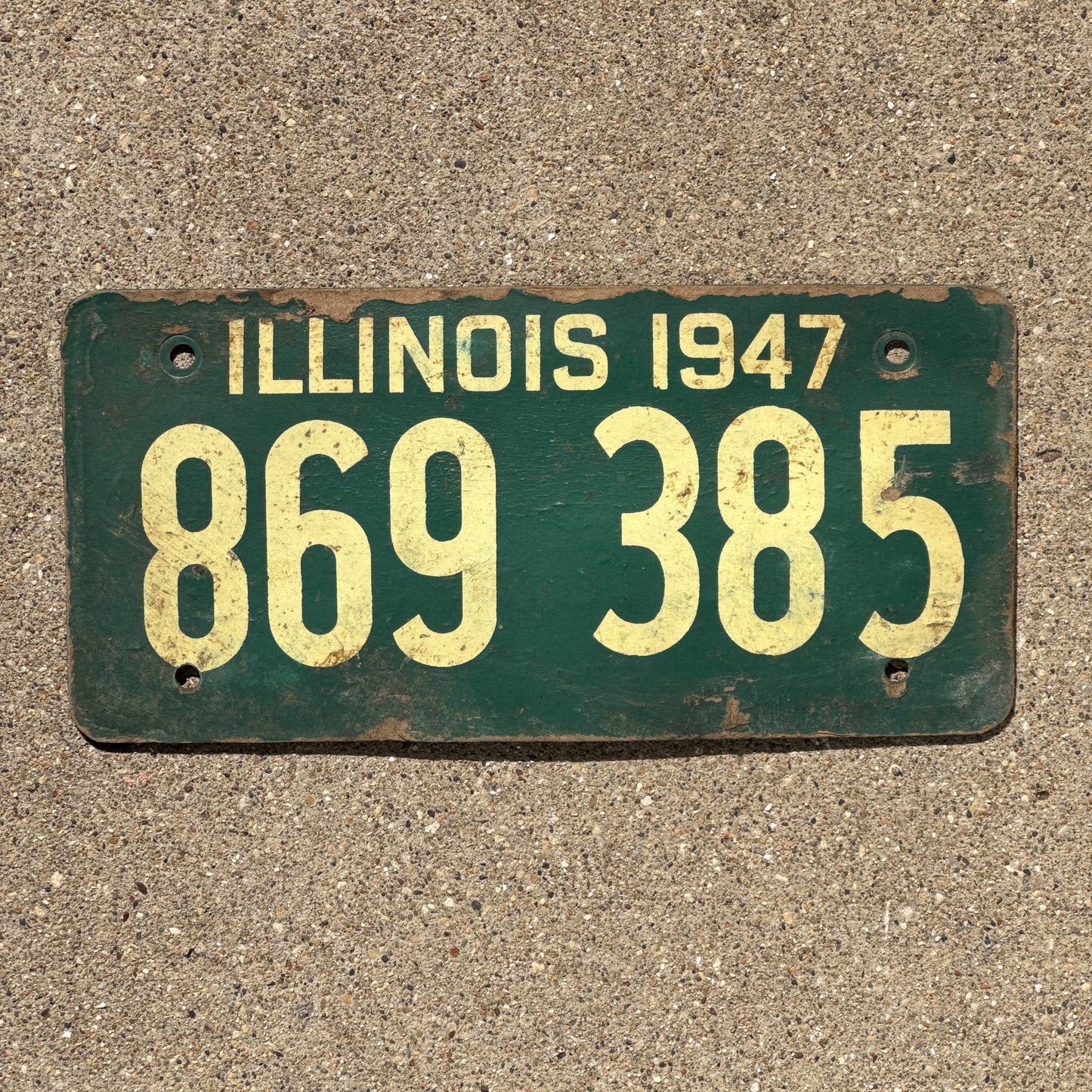 Photo of a 1947 Illinois Fiber Board Soy License Plate Auto Tag Garage Decor Vintage 869 385
