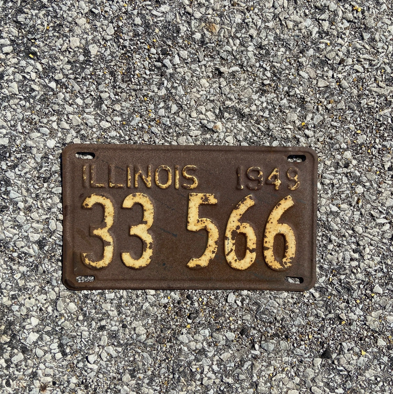 Photo of a 1949 Illinois License Plate Auto Tag Garage Decor Vintage Rusty Rustic Cabin 33 566
