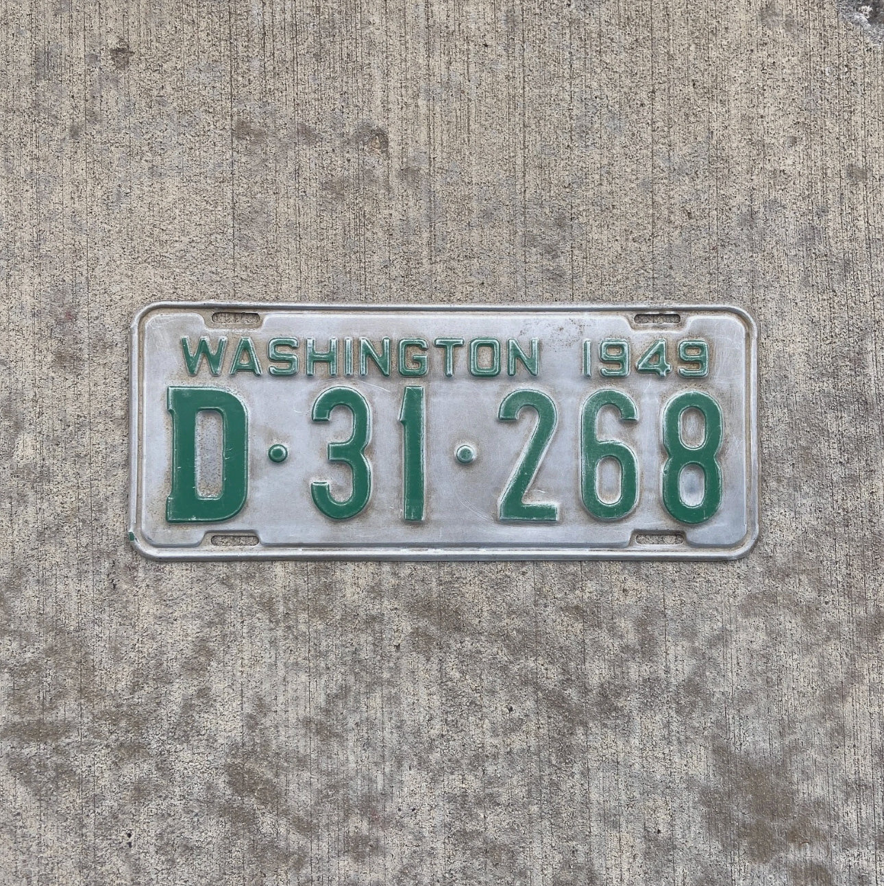 Photo of a 1949 Washington License Plate Auto Tag Garage Decor Vintage D 31 268 with original patina
