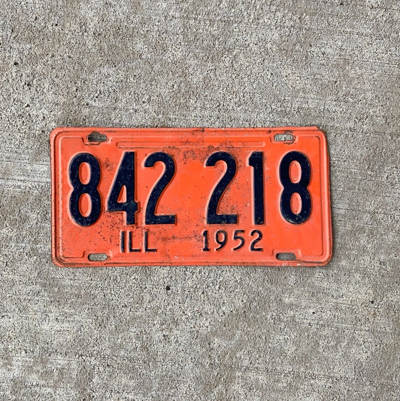 Photo of a 1952 Illinois License Plate Auto Tag Garage Decor Vintage 842218 with original patina