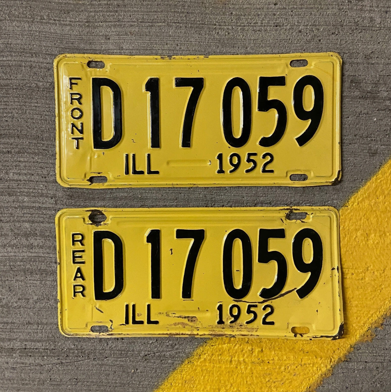 Photo of a 1952 Illinois Truck License Plate Pair Auto Tag Garage Decor Vintage D 17059 with original patina