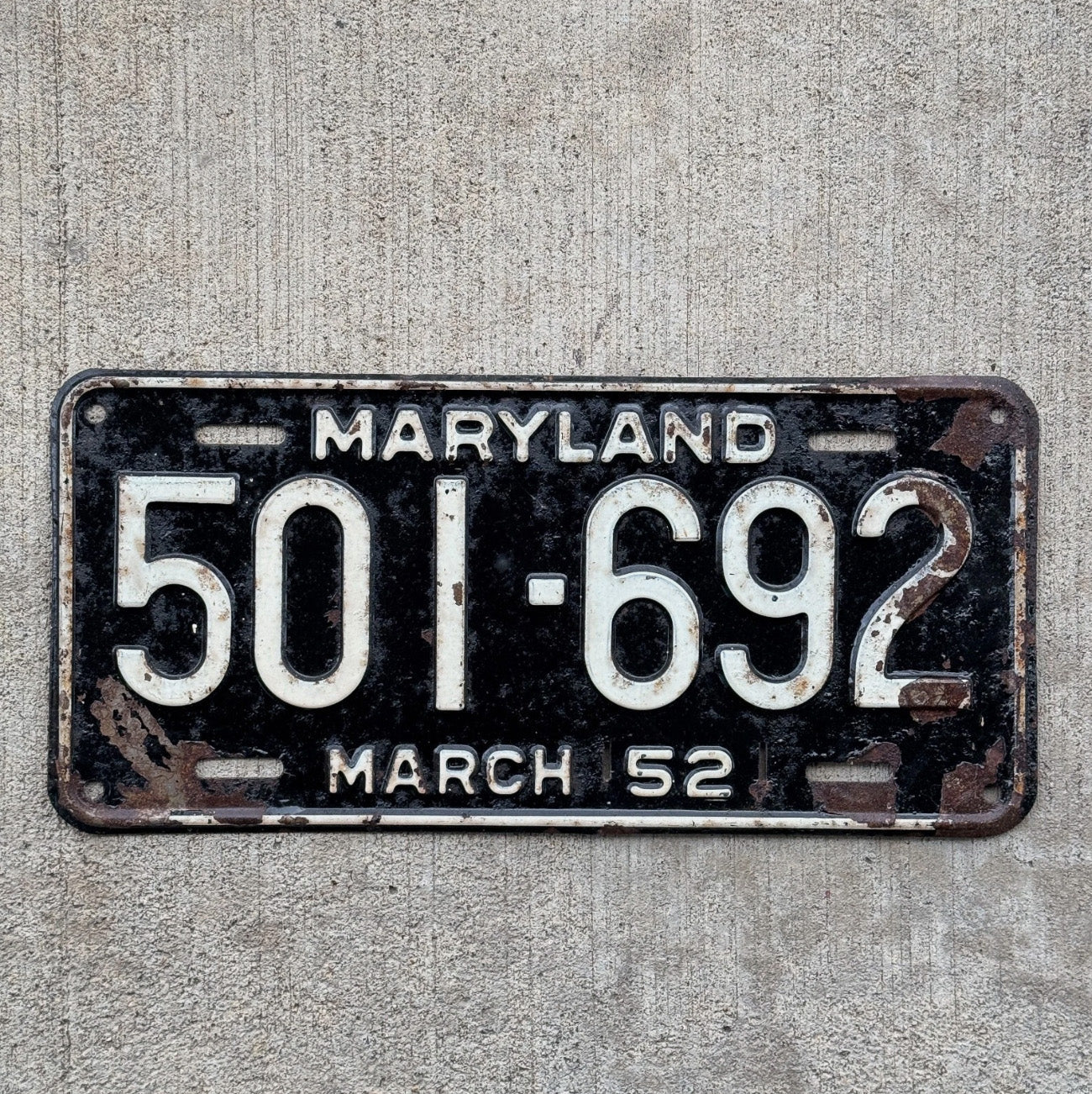 Photo of a 1952 Maryland License Plate Auto Tag Garage Decor Vintage 501 692