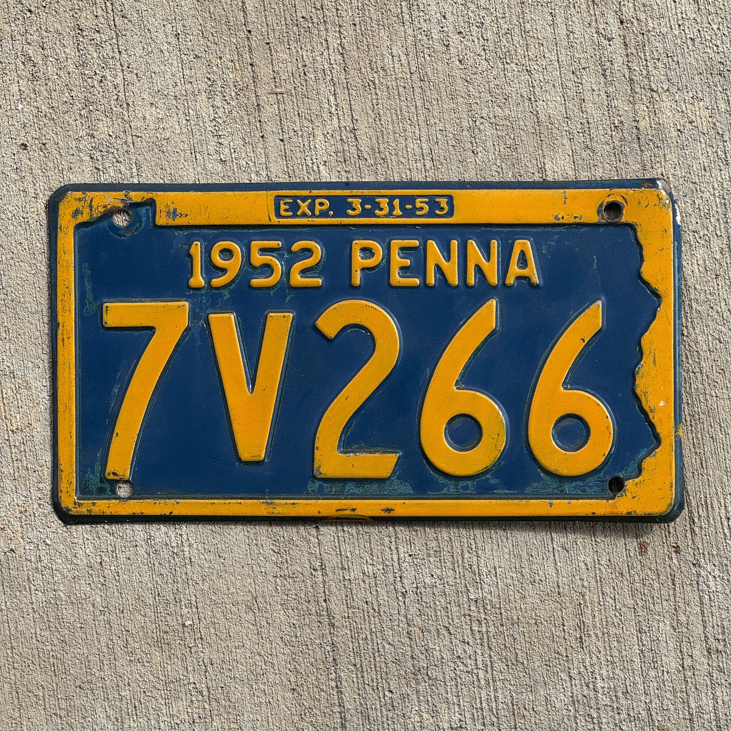 Photo of a 1952 Pennsylvania License Plate Auto Tag Garage Decor Vintage 7 V 266