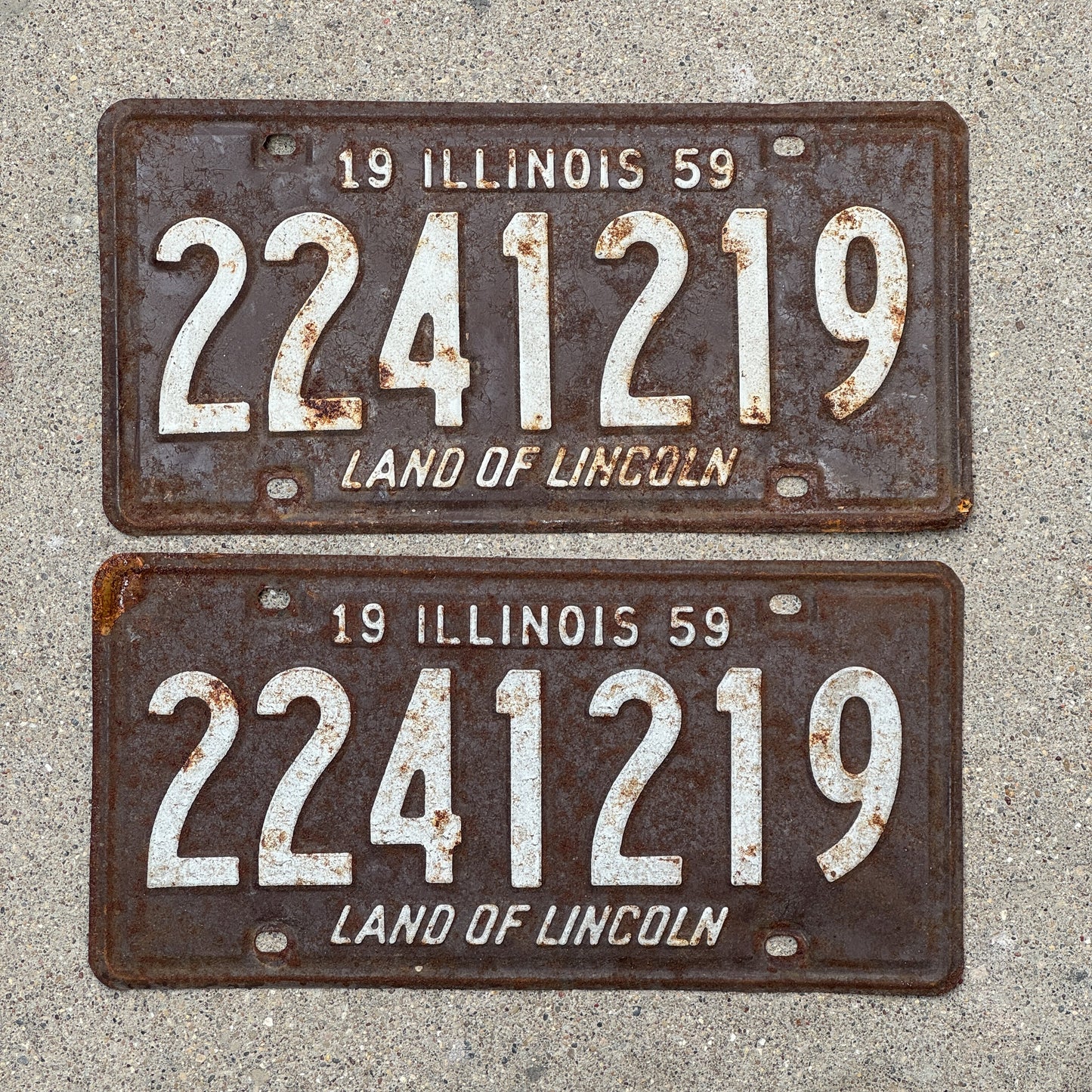 Photo of a 1959 Illinois License Plate Pair Auto Tag Garage Decor Vintage 2241219 with original patina