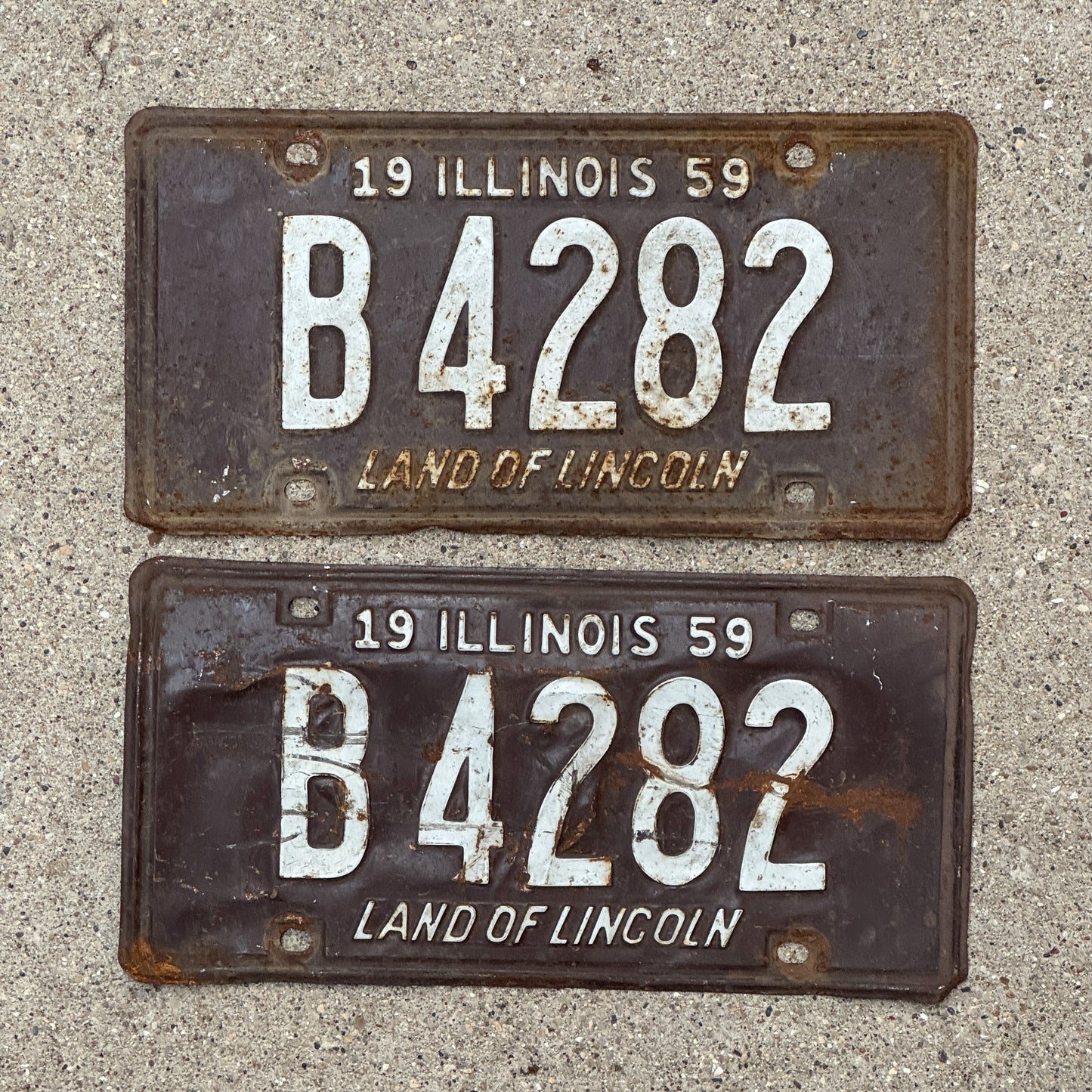 Photo of a 1959 Illinois Truck License Plate Pair Auto Tag Garage Decor Vintage B 4282 with original patina