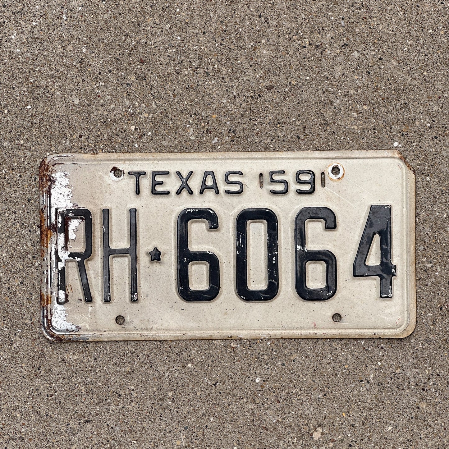 Photo of a 1959 Texas License Plate Auto Tag Garage Decor Vintage RH 6064
