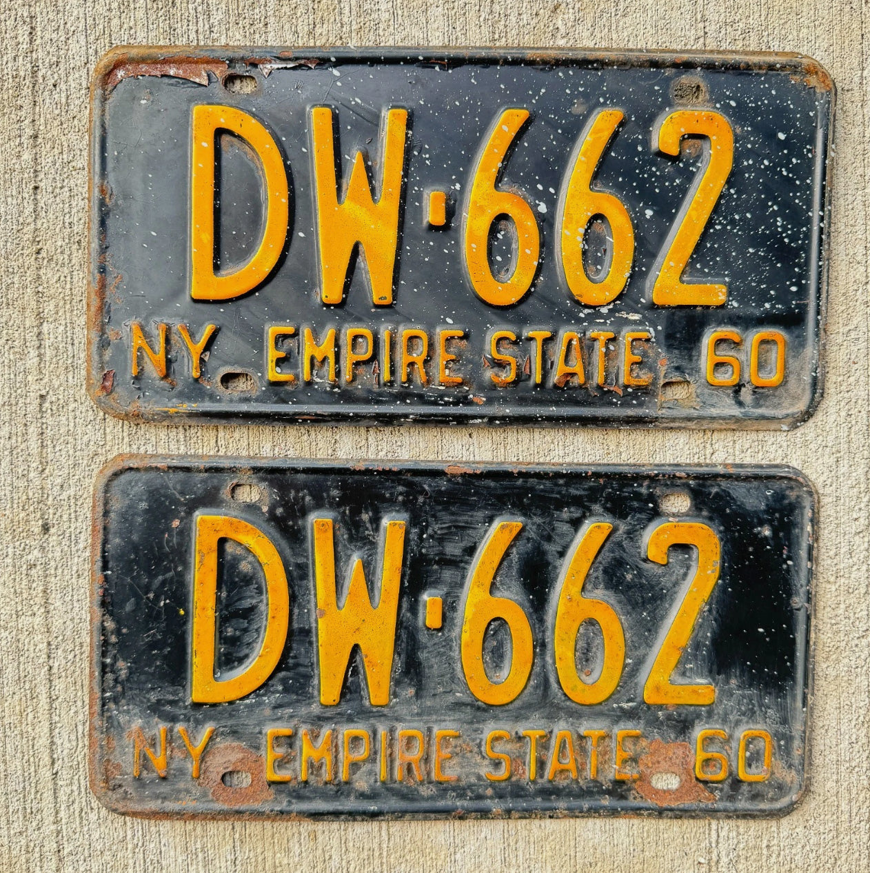 Photo of a 1960 1961 New York License Plate Pair Auto Tag Garage Decor Vintage Classic Car DW 662