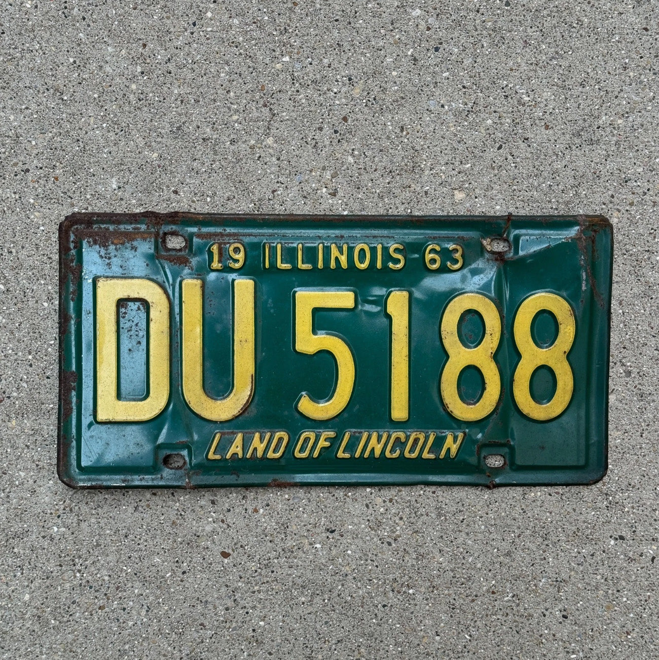 Photo of a 1963 Illinois License Plate Auto Tag Garage Decor Vintage Ducks Green DU 5188