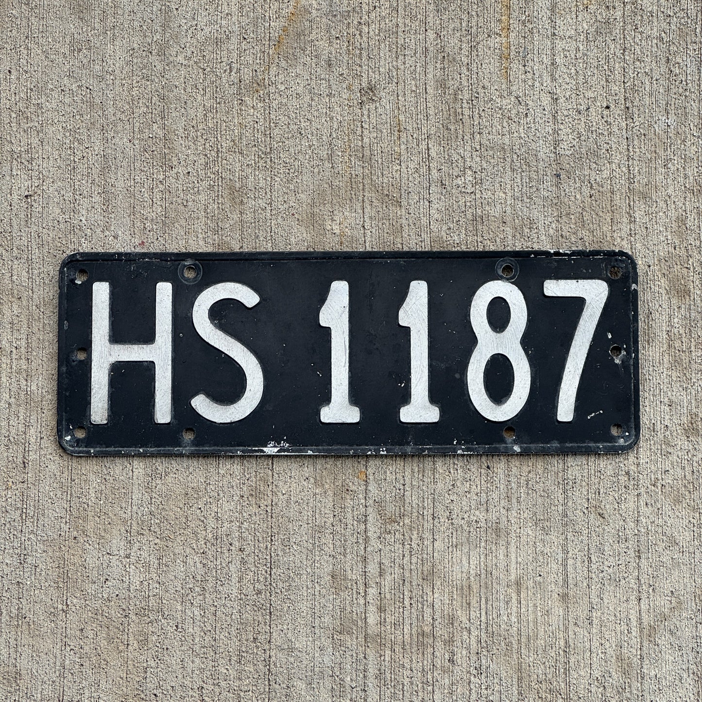 Photo of a 1964 1986 New Zealand License Plate Auto Tag Garage Decor Vintage HS 1187 with original patina