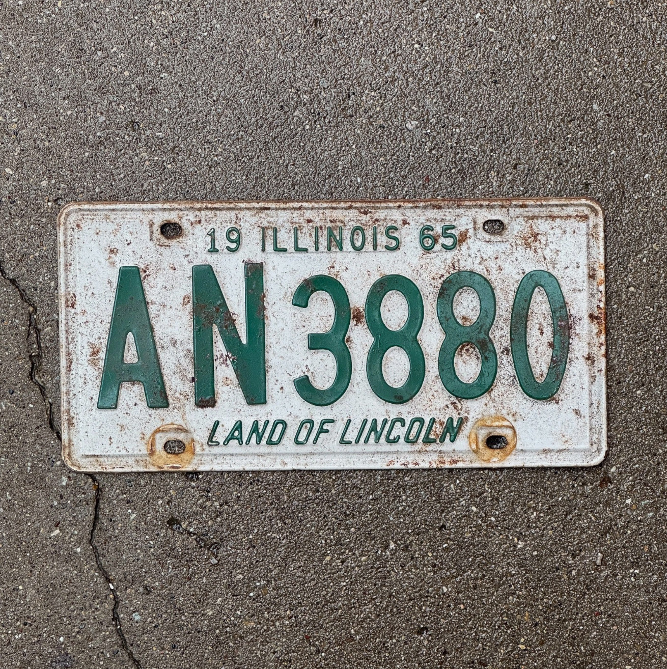 Photo of a 1965 Illinois License Plate Auto Tag Garage Decor Vintage AN 3880