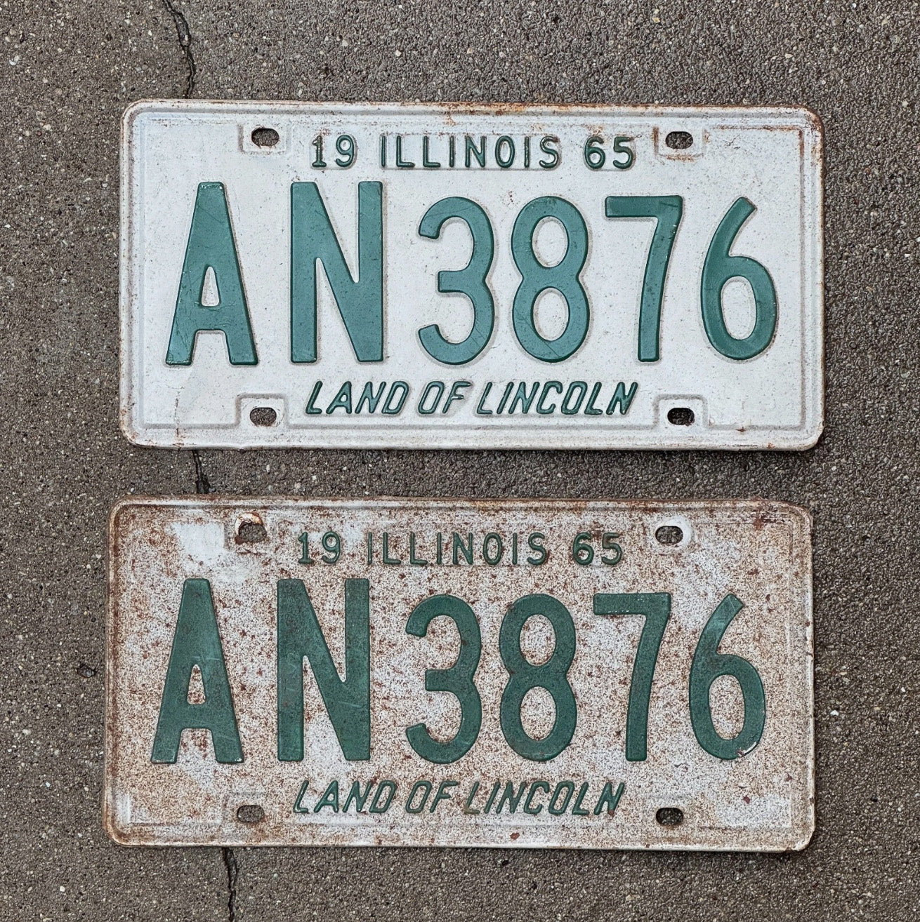 Photo of a 1965 Illinois License Plate Pair Auto Tag Garage Decor Vintage AN 3876