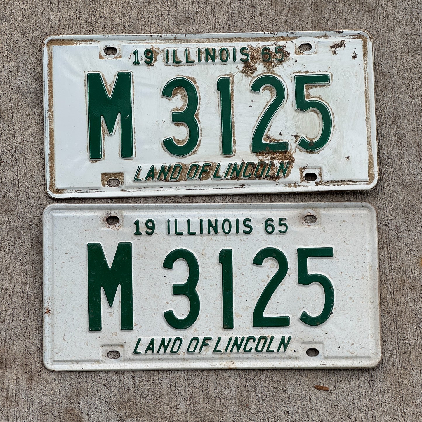 Photo of a 1965 Illinois Municipal License Plate Pair Auto Tag Garage Decor Vintage M 3125 with original patina