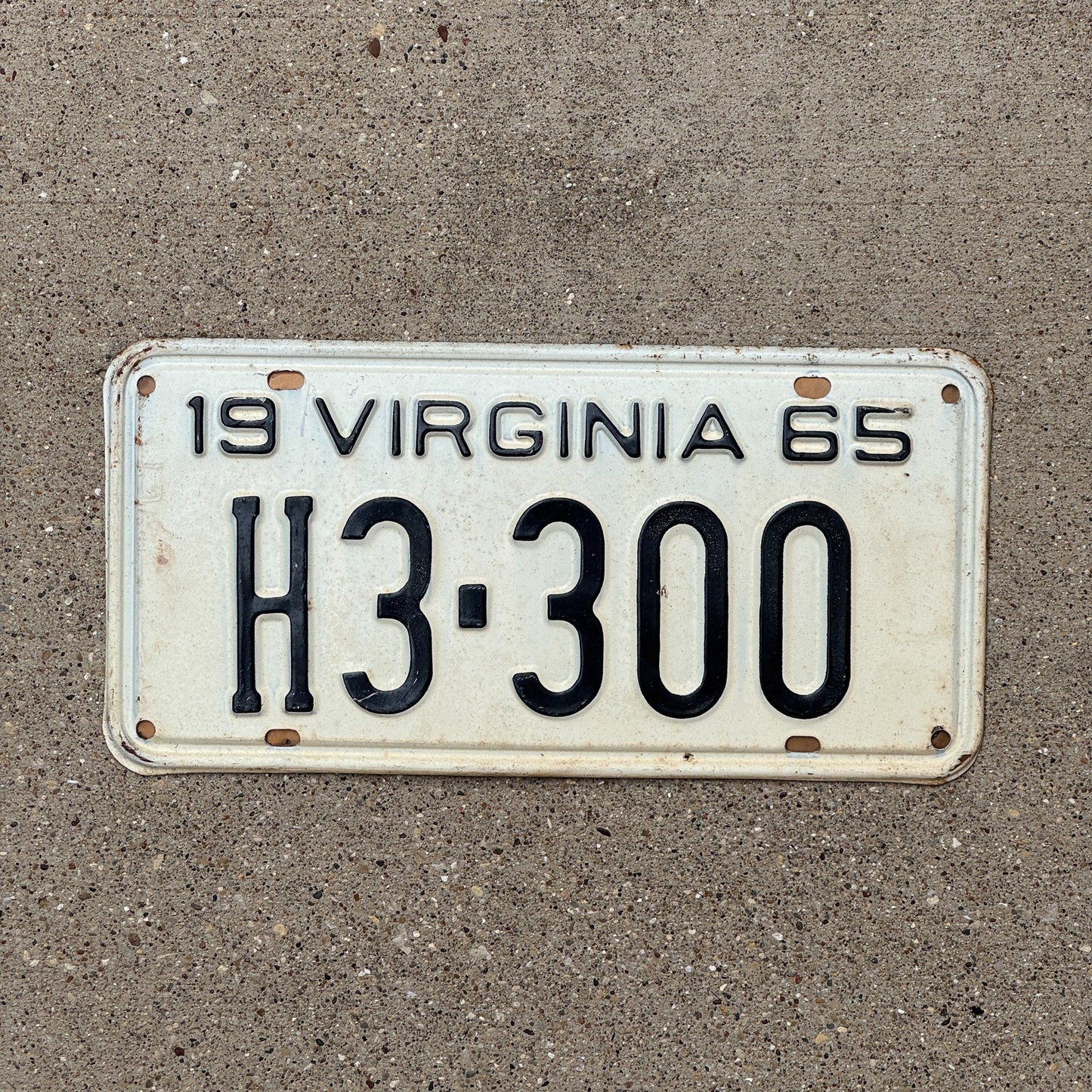 Photo of a 1965 Virginia Taxi Cab License Plate Auto Tag Garage Decor Vintage H 3300
