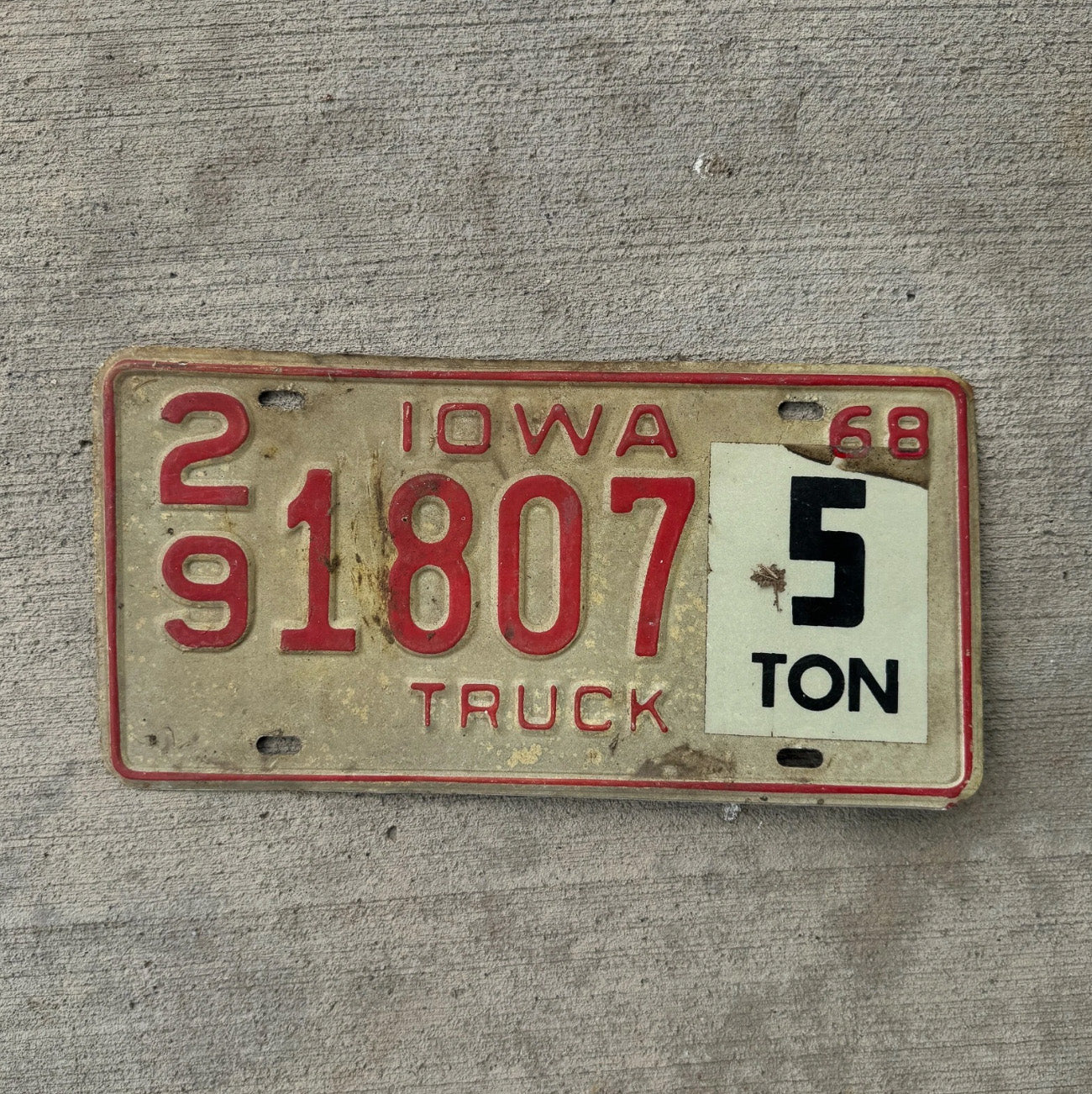 Photo of a 1968 Iowa Truck License Plate Auto Tag Garage Decor Vintage 5 Ton 29 1807