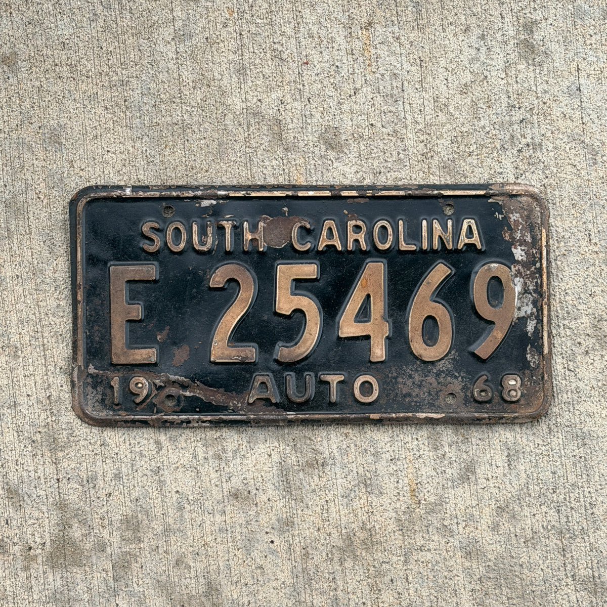 Photo of a 1968 South Carolina License Plate Auto Tag Garage Decor Vintage E 25469 with original patina