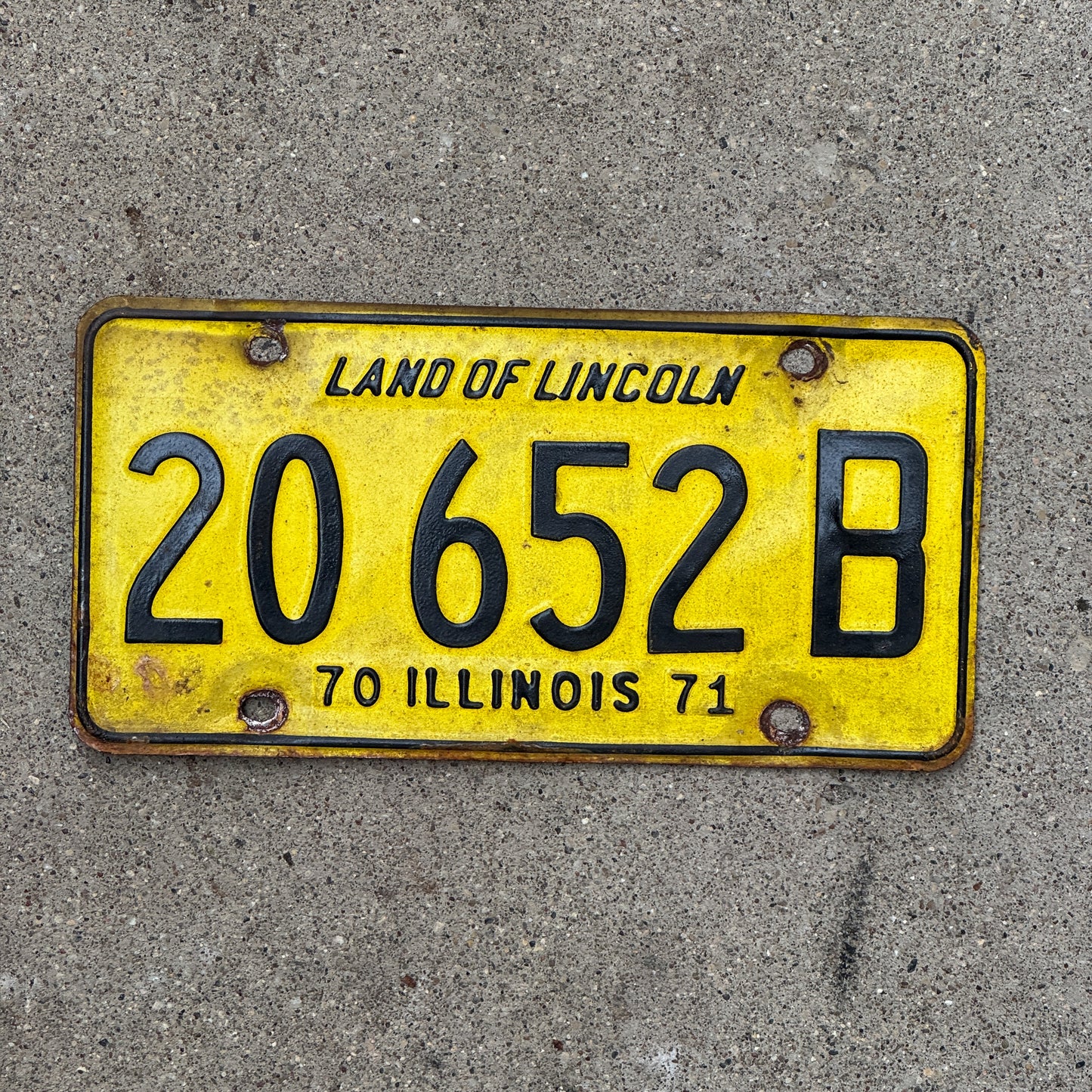 Photo of a 1969 1970 Illinois Truck License Plate Auto Tag Garage Decor Vintage 20 652 B with original patina