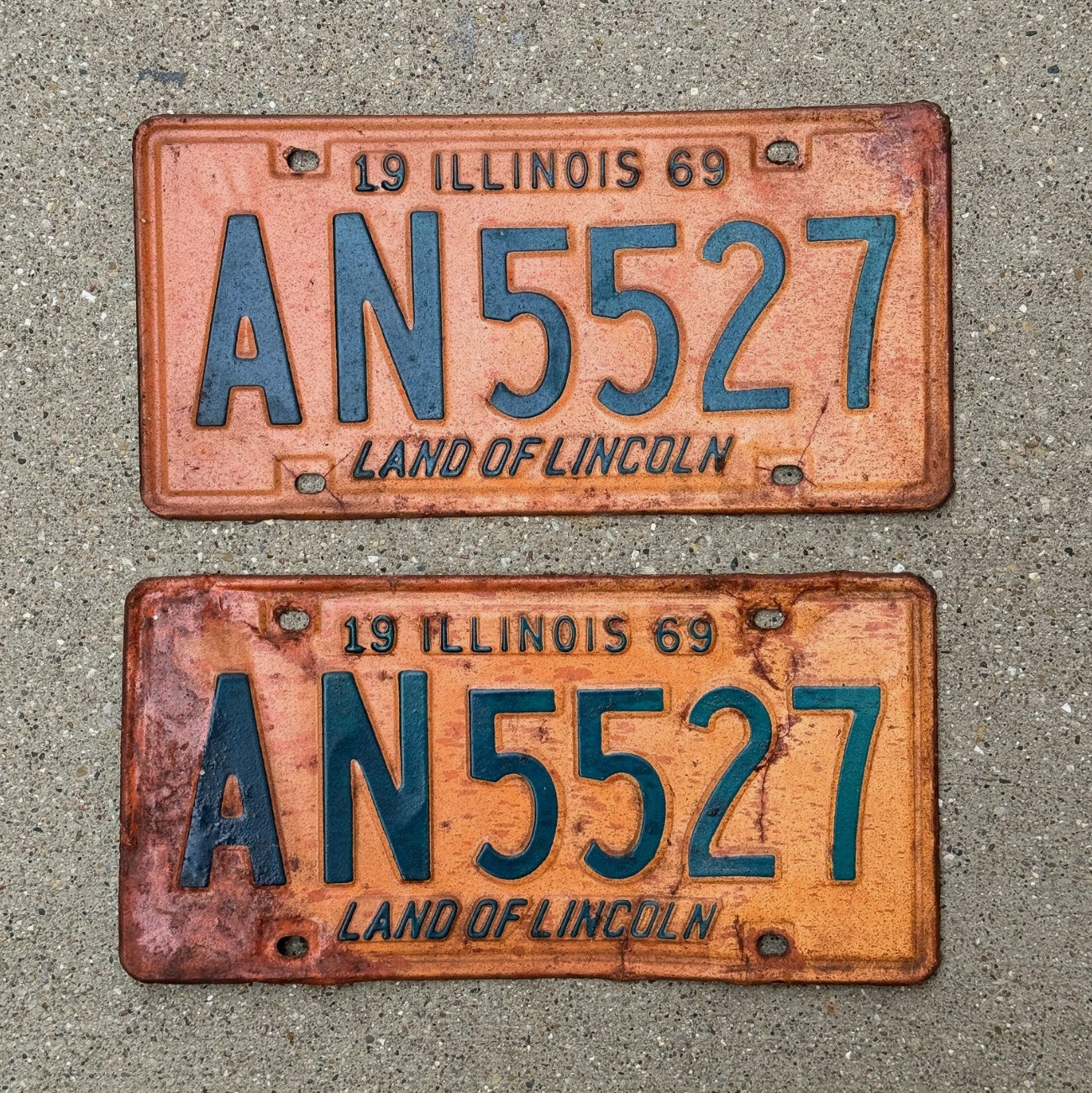 Photo of a 1969 Illinois License Plate Pair Auto Tag Garage Decor Vintage AN 5527