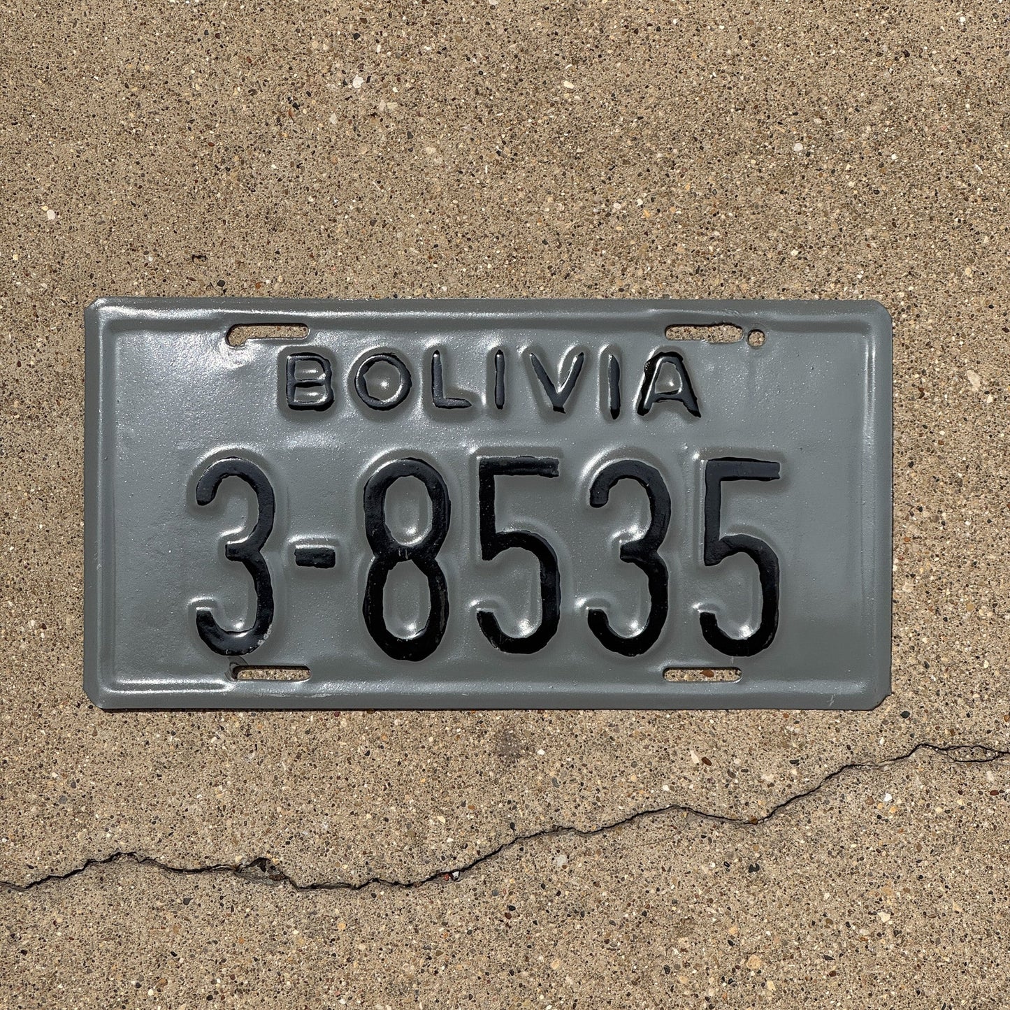 Photo of a 1970 Era Bolivia License Plate Auto Tag Garage Decor Vintage 3 8535