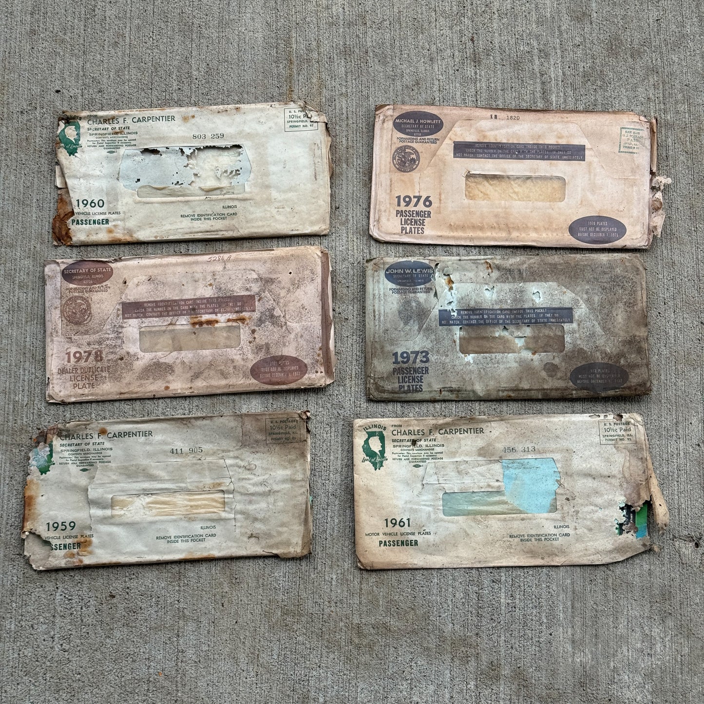 Photo of a 1970 Era Illinois License Plate Auto Tag Garage Decor Vintage Envelopes Orange Blue with original patina