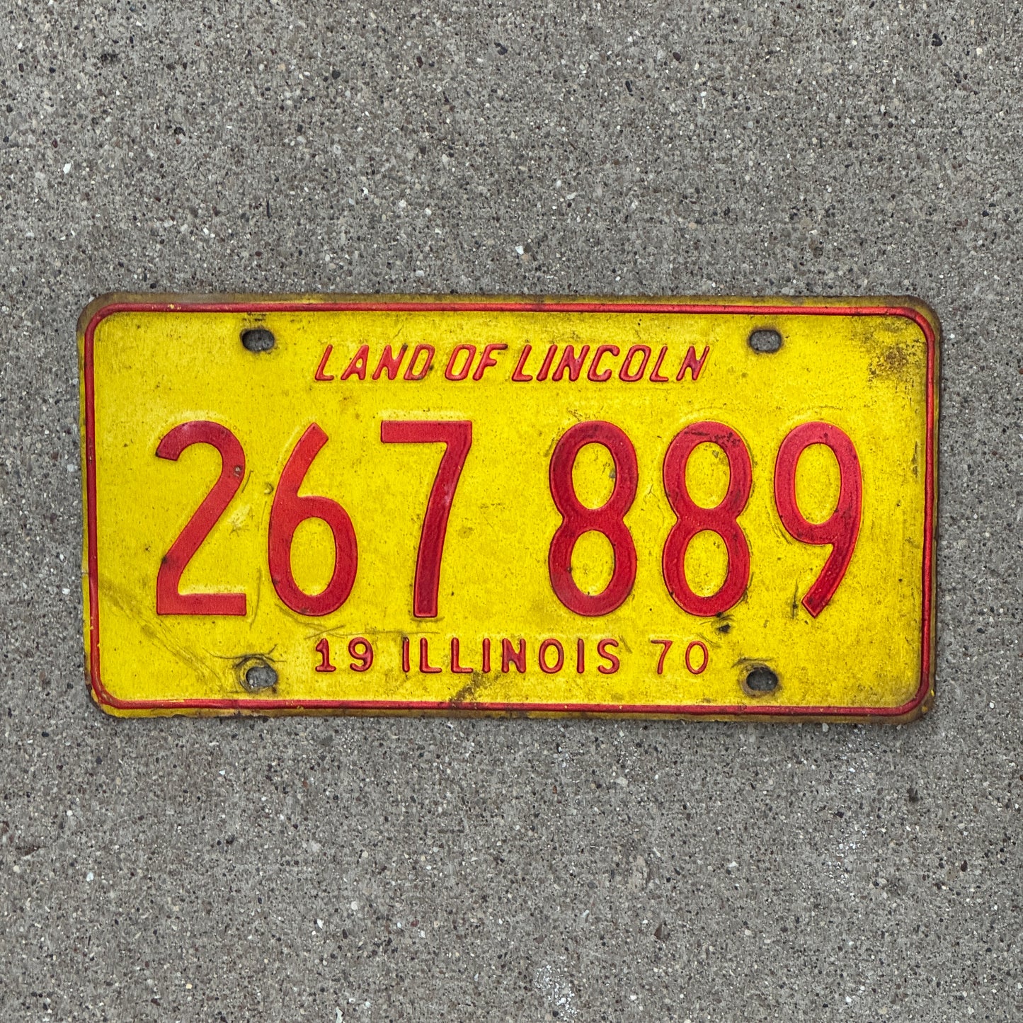 Photo of a 1970 Illinois License Plate Auto Tag Garage Decor Vintage 267 889 with original patina