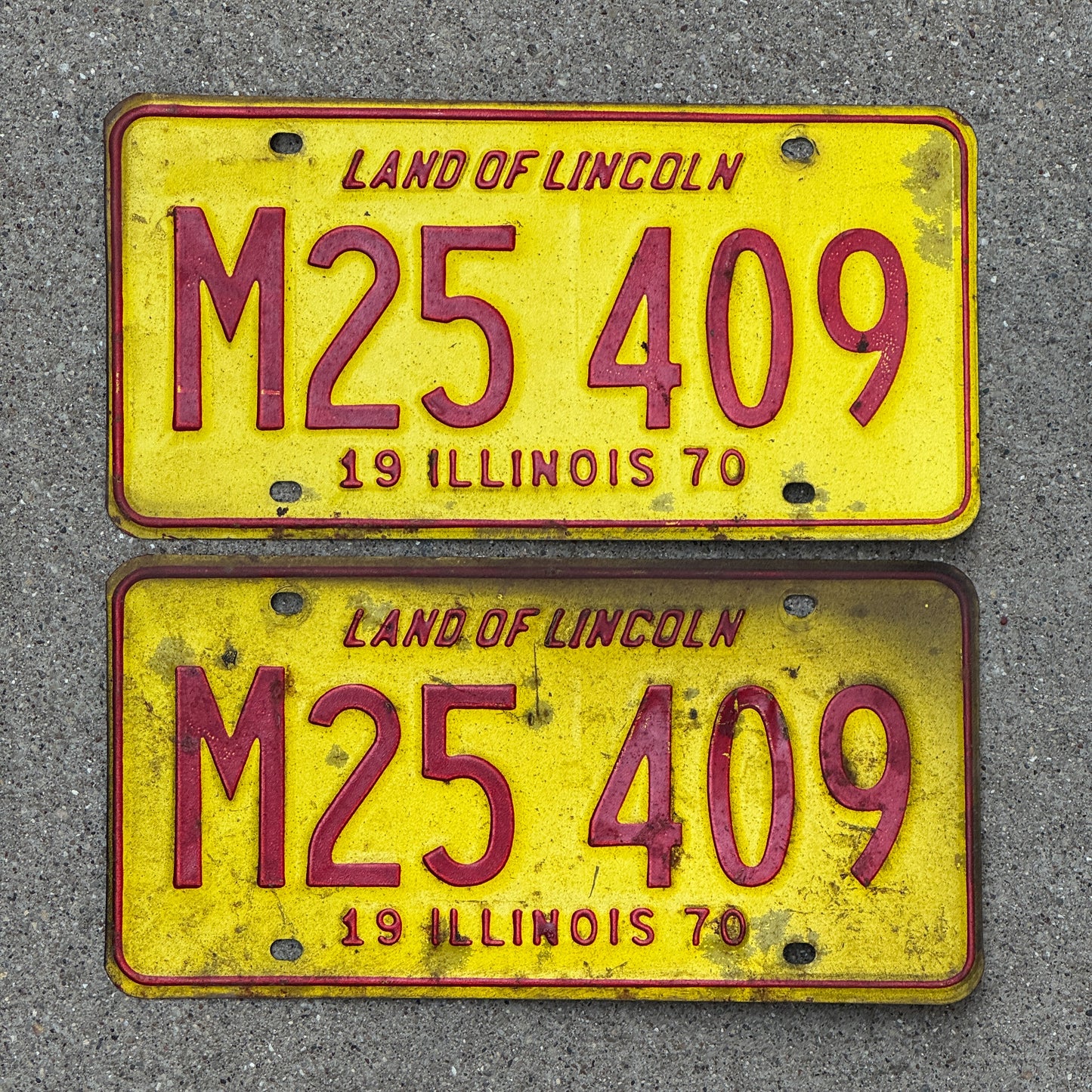 Photo of a 1970 Illinois Municipal License Plate Pair Auto Tag Garage Decor Vintage M 25 409 with original patina