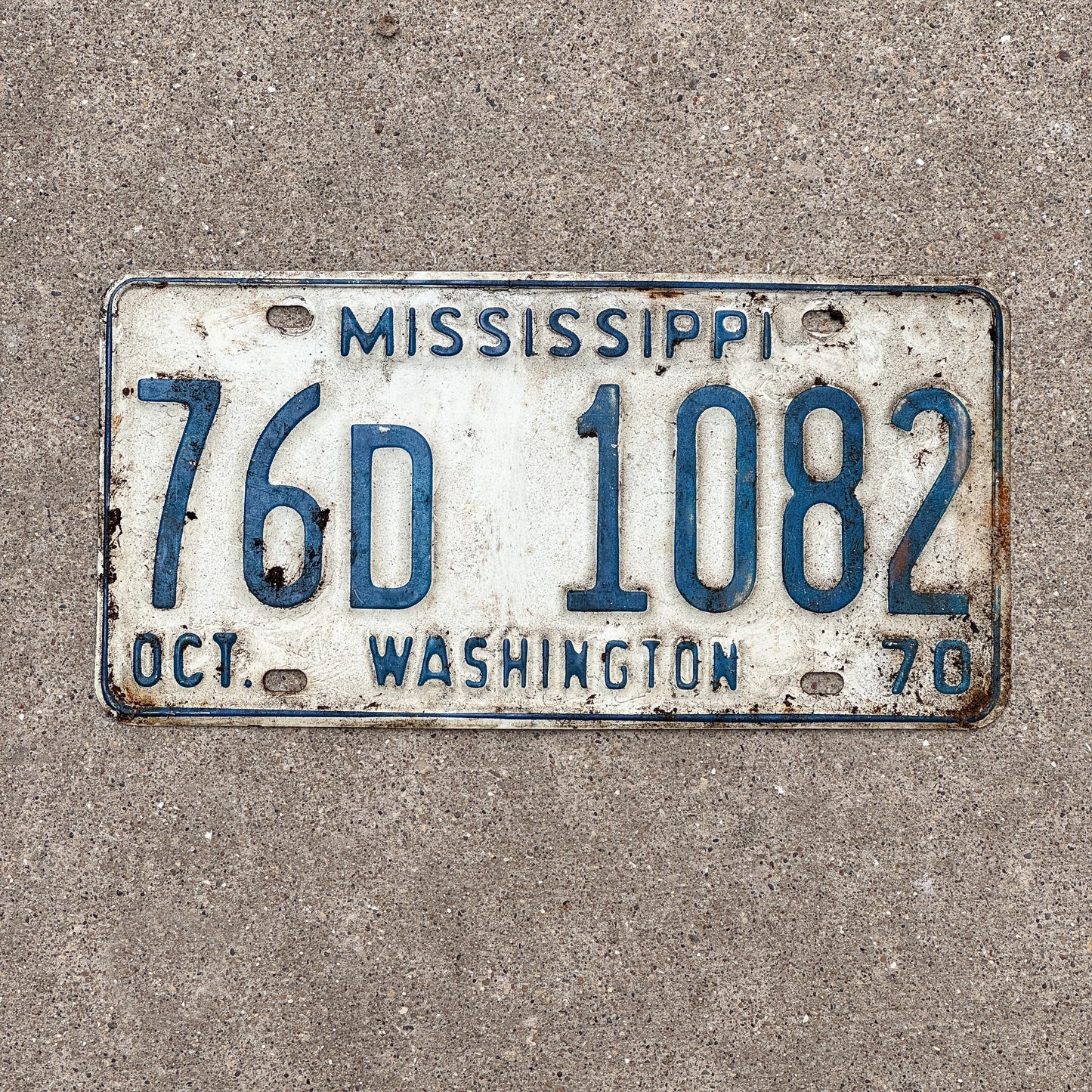 Photo of a 1970 Mississippi License Plate Auto Tag Garage Decor Vintage 76 D 1082 with original patina