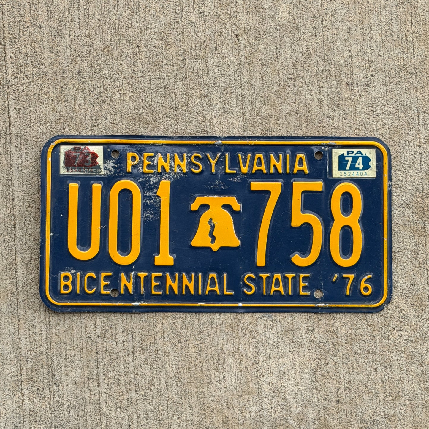 Photo of a 1971 1974 Pennsylvania License Plate Auto Tag Garage Decor Vintage Bicentennial Liberty Bell U01 758 with original patina