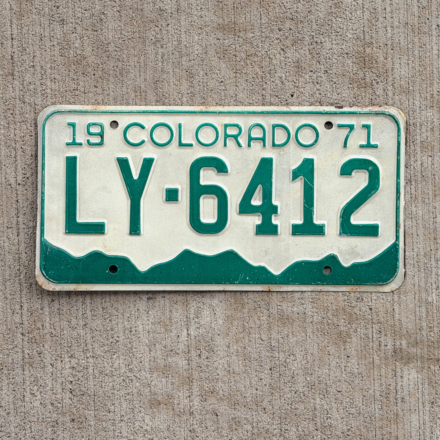 Photo of a 1971 Colorado License Plate Auto Tag Garage Decor Vintage LY 6412 with original patina