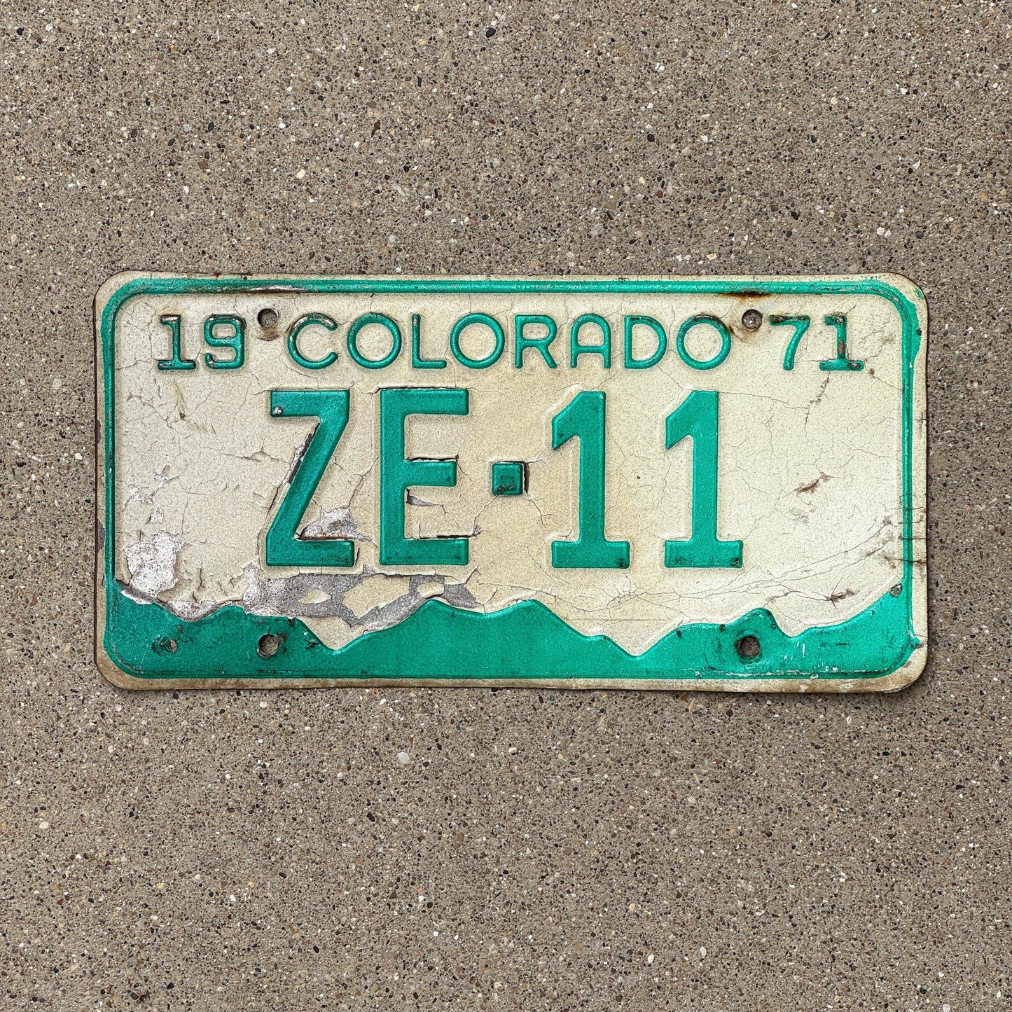 Photo of a 1971 Colorado License Plate Auto Tag Garage Decor Vintage ZE 11