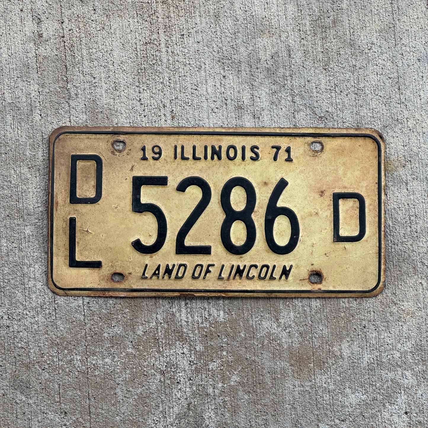 Photo of a 1971 Illinois Dealer License Plate Auto Tag 1 Vintage Garage 5286 D with original patina